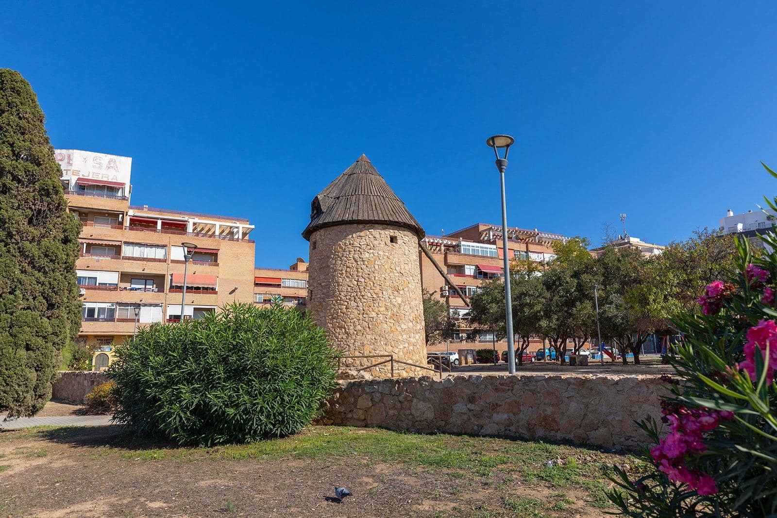 Piso de 2 habitaciones en Torrevieja en venta con piscina - 127.000 € (Ref: 10102620)