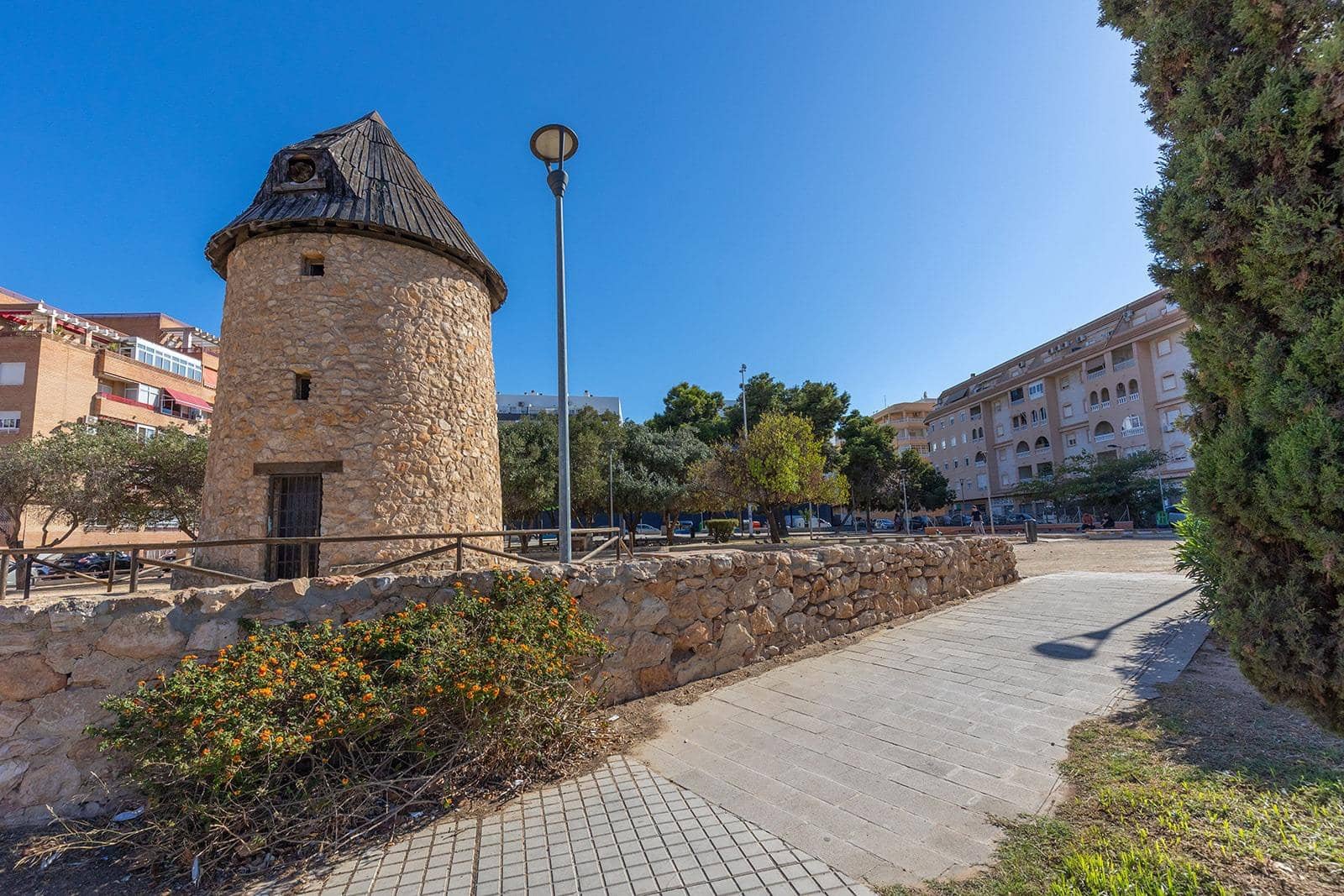 Piso de 2 habitaciones en Torrevieja en venta con piscina - 127.000 € (Ref: 10102620)