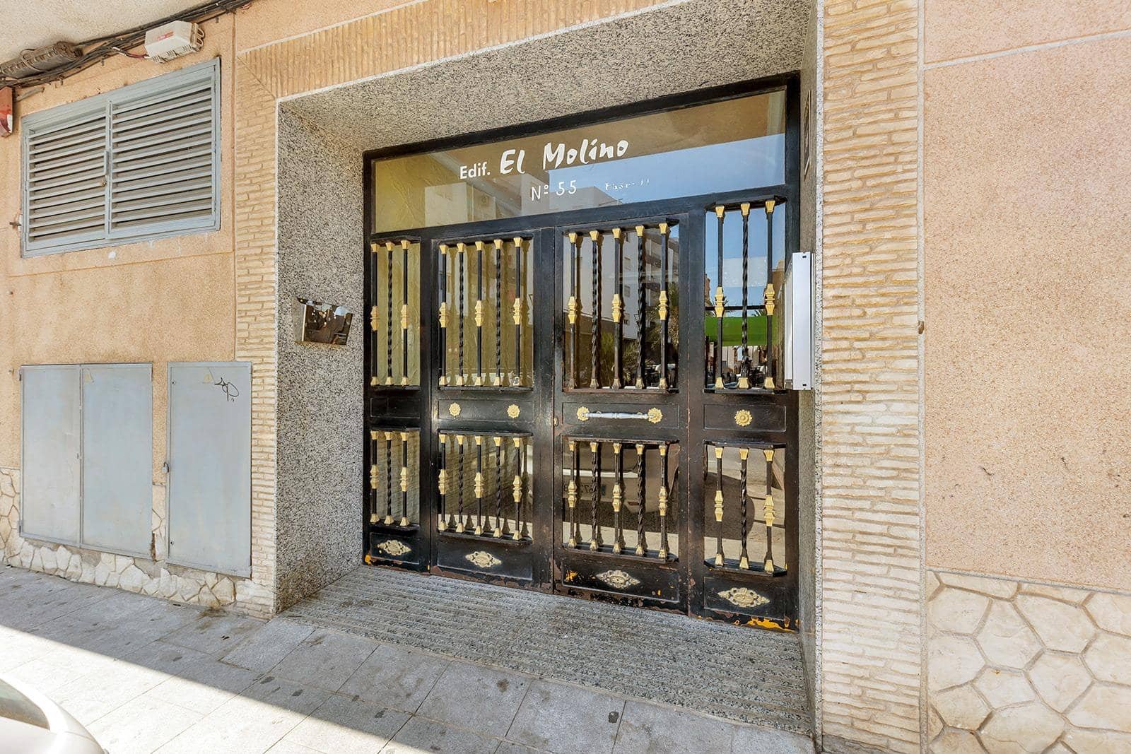 Piso de 2 habitaciones en Torrevieja en venta con piscina - 127.000 € (Ref: 10102620)