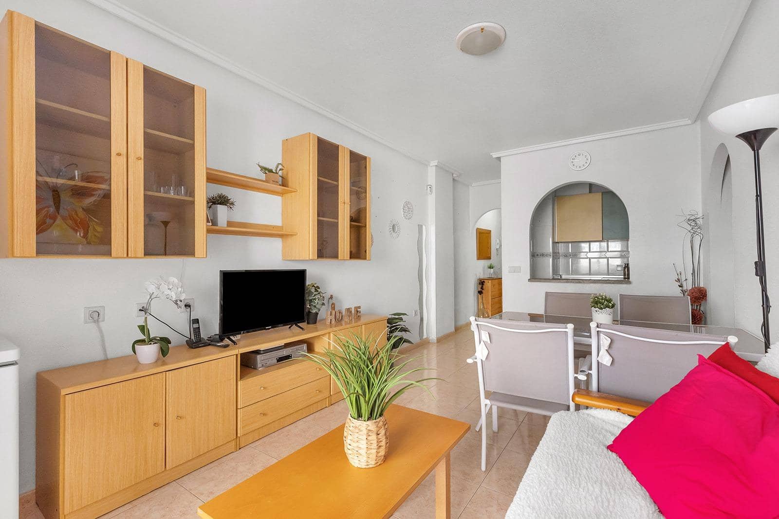 Piso de 2 habitaciones en Torrevieja en venta con piscina - 127.000 € (Ref: 10102620)