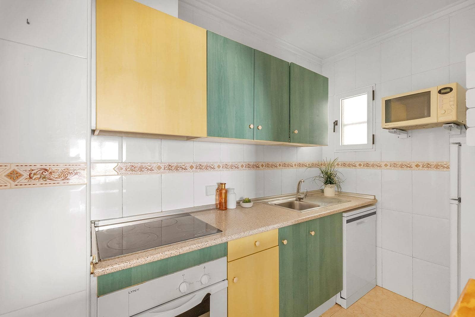 Piso de 2 habitaciones en Torrevieja en venta con piscina - 127.000 € (Ref: 10102620)