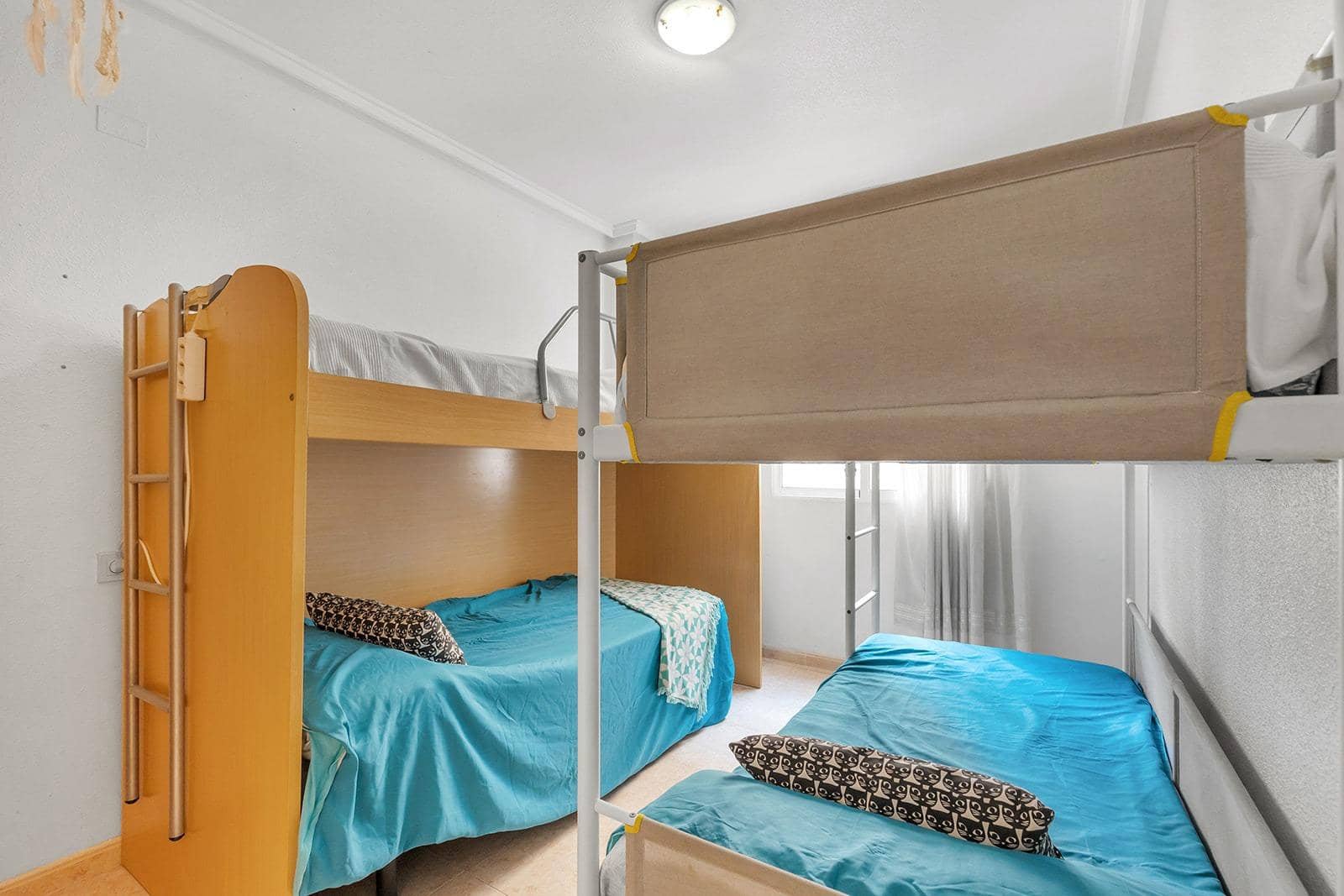 Piso de 2 habitaciones en Torrevieja en venta con piscina - 127.000 € (Ref: 10102620)