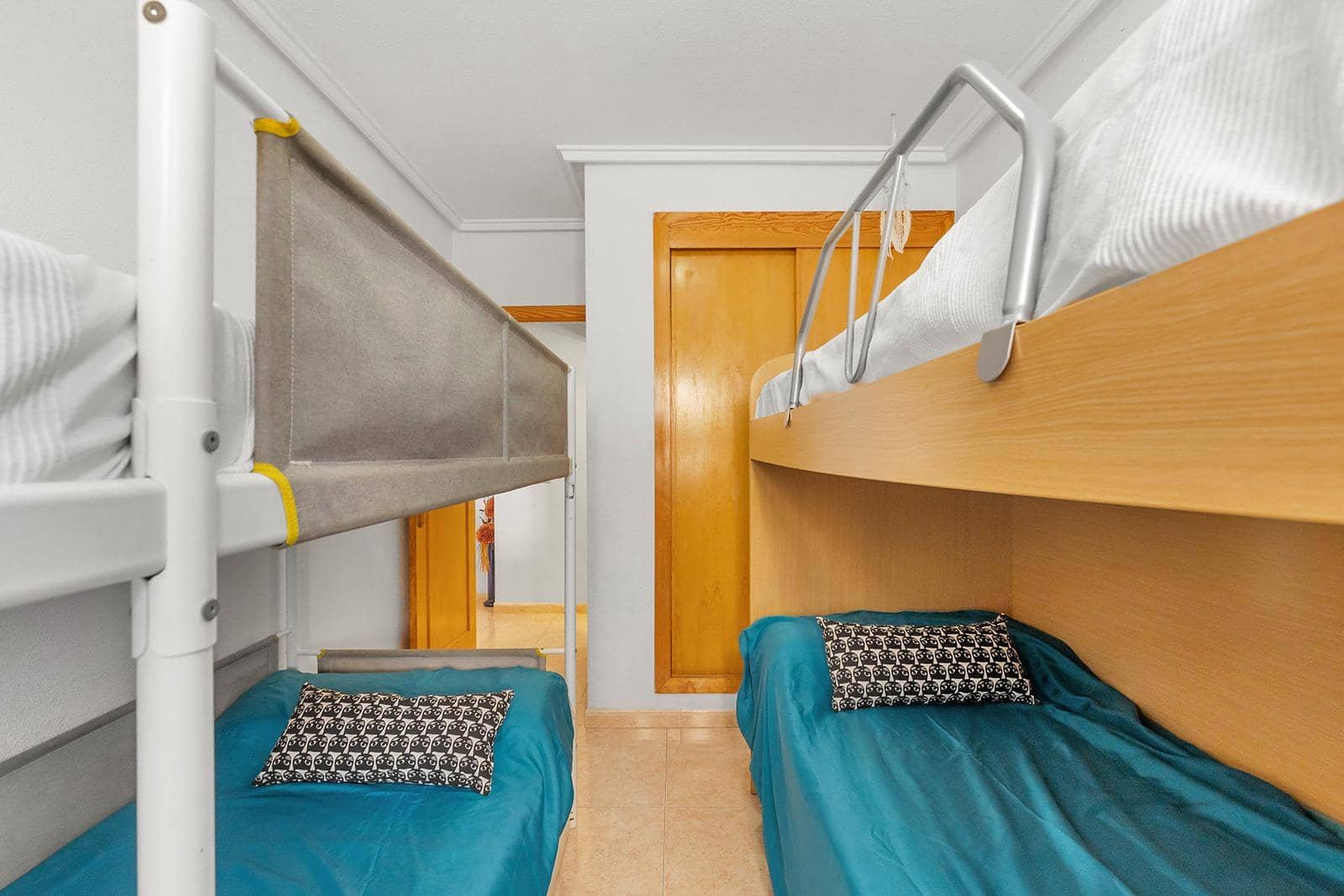 Piso de 2 habitaciones en Torrevieja en venta con piscina - 127.000 € (Ref: 10102620)
