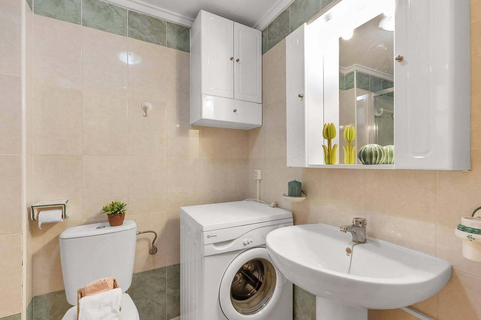 Piso de 2 habitaciones en Torrevieja en venta con piscina - 127.000 € (Ref: 10102620)