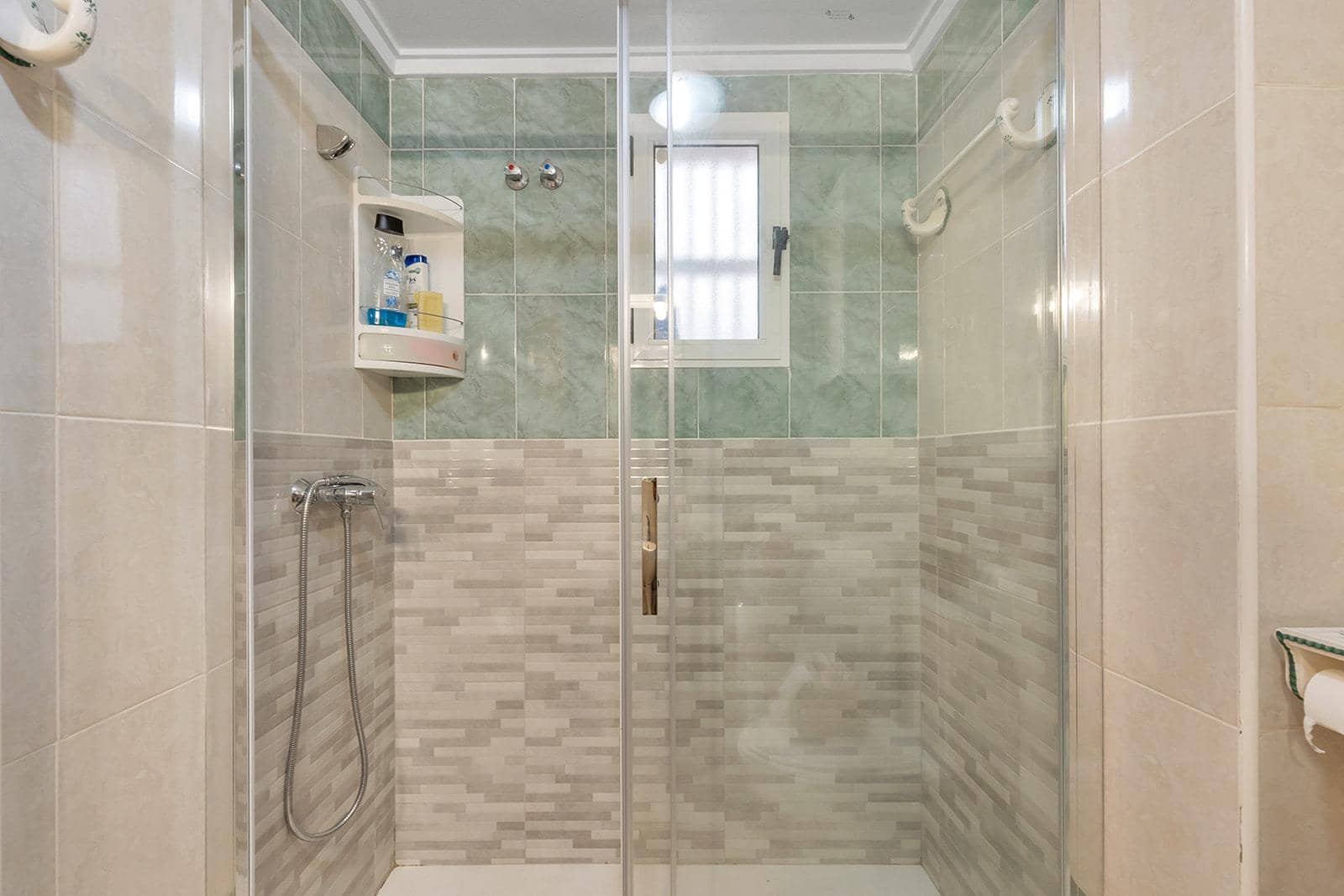 Piso de 2 habitaciones en Torrevieja en venta con piscina - 127.000 € (Ref: 10102620)