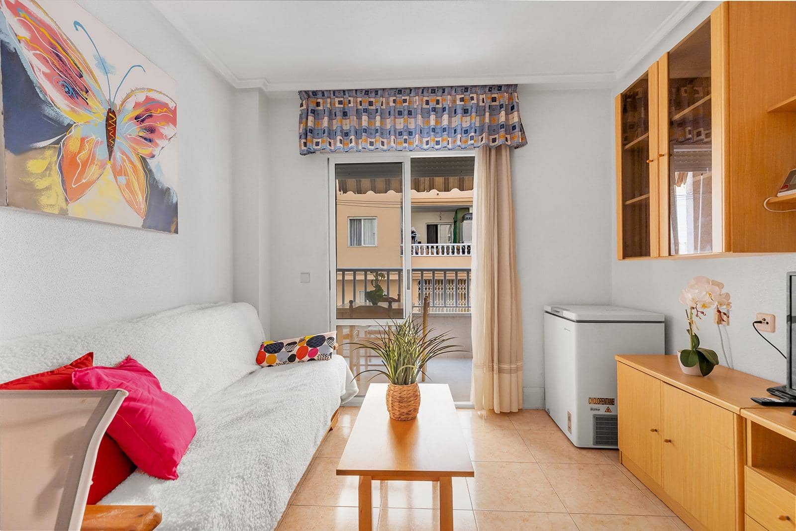 Piso de 2 habitaciones en Torrevieja en venta con piscina - 127.000 € (Ref: 10102620)