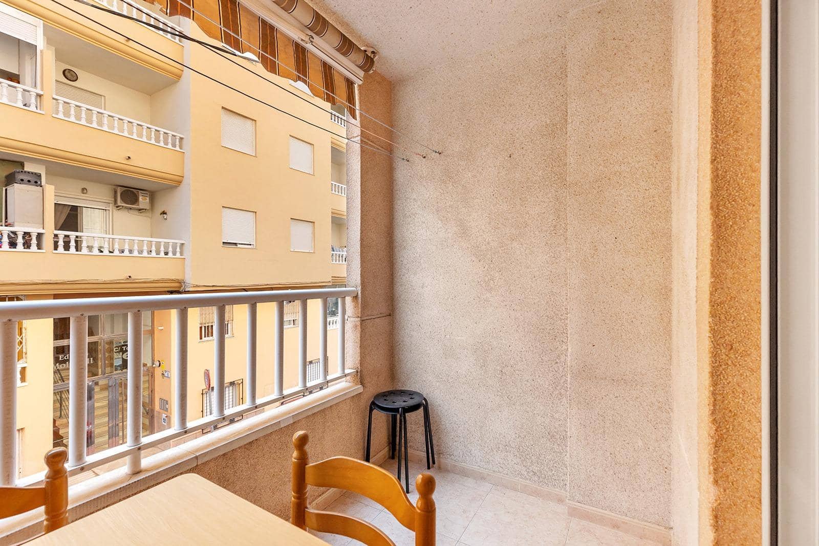 Piso de 2 habitaciones en Torrevieja en venta con piscina - 127.000 € (Ref: 10102620)