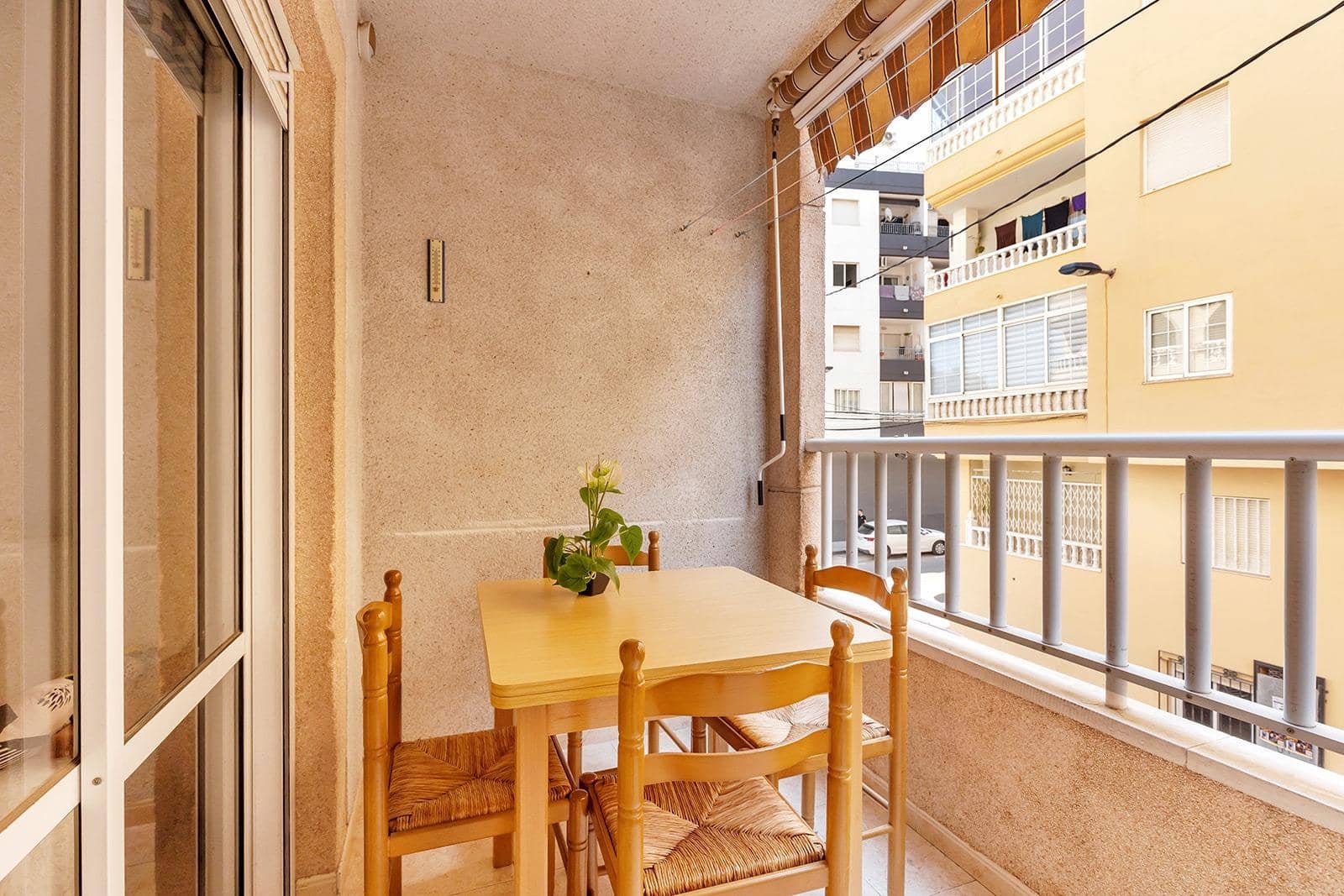 Piso de 2 habitaciones en Torrevieja en venta con piscina - 127.000 € (Ref: 10102620)
