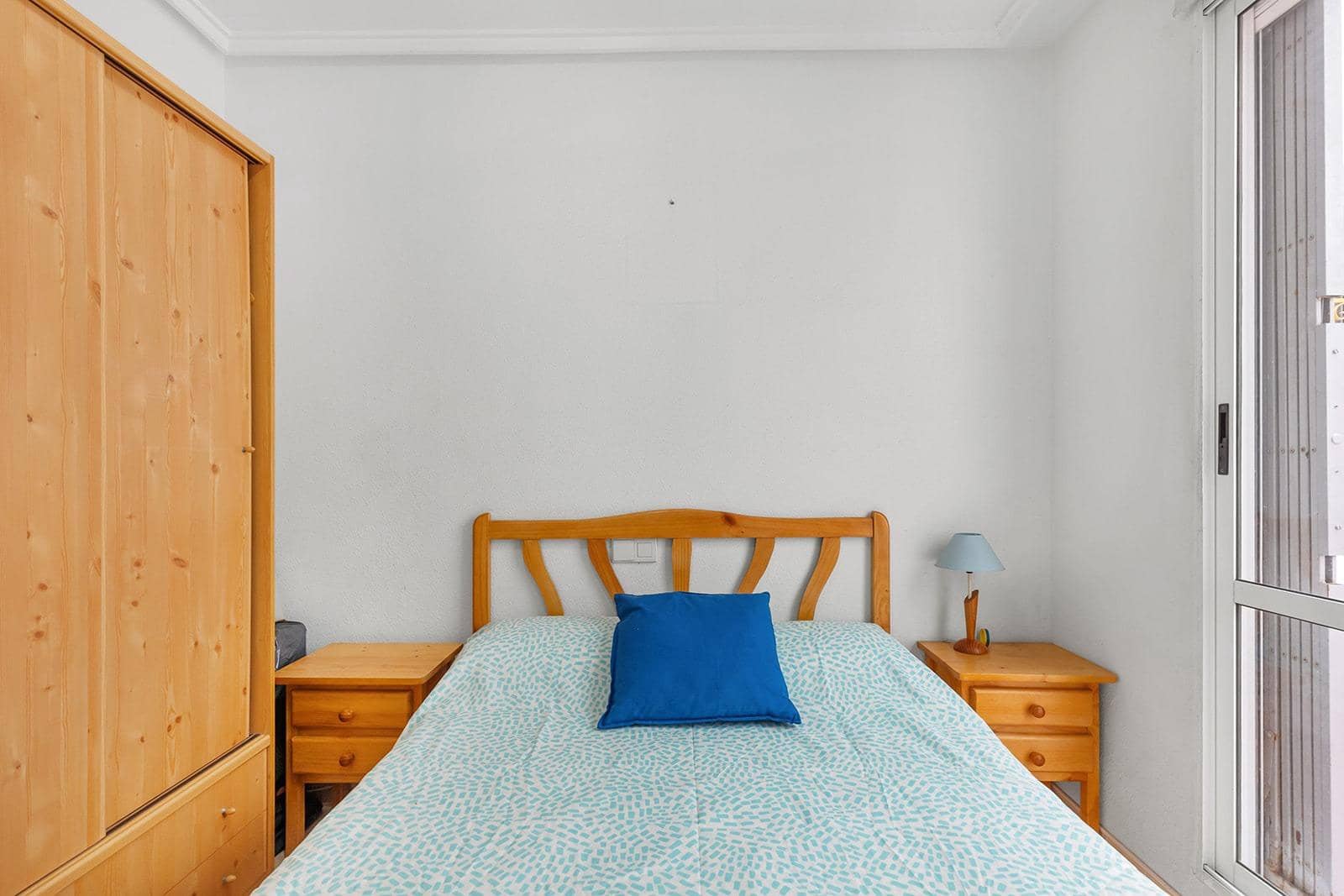 Piso de 2 habitaciones en Torrevieja en venta con piscina - 127.000 € (Ref: 10102620)