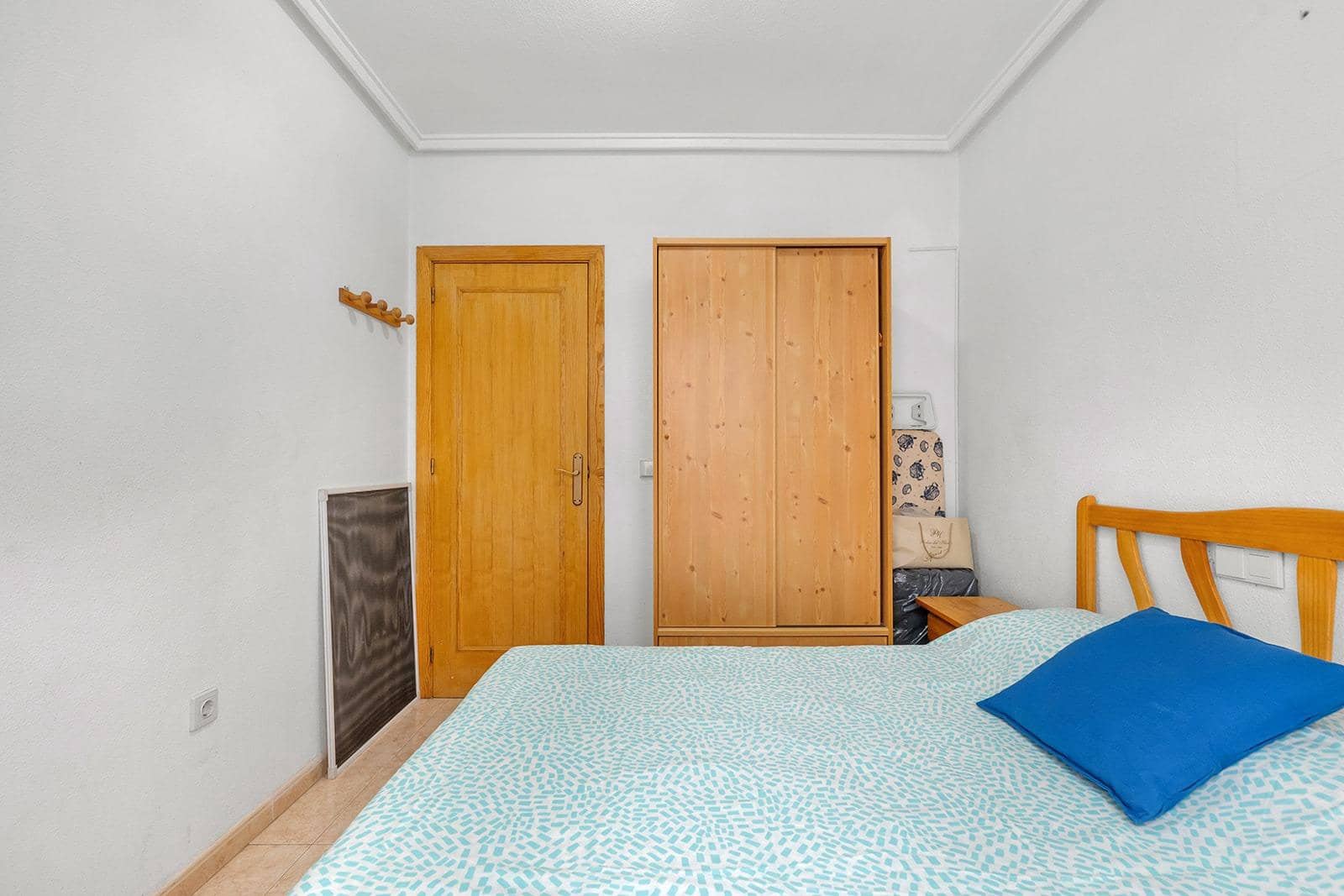 Piso de 2 habitaciones en Torrevieja en venta con piscina - 127.000 € (Ref: 10102620)