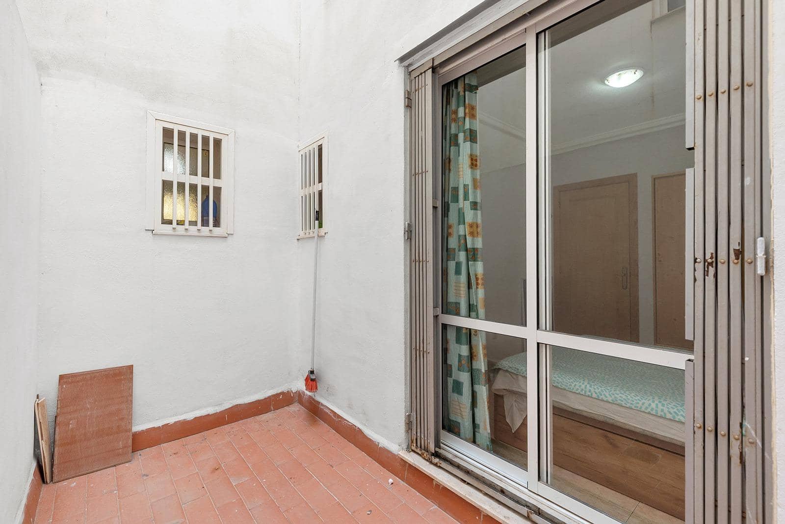 Piso de 2 habitaciones en Torrevieja en venta con piscina - 127.000 € (Ref: 10102620)