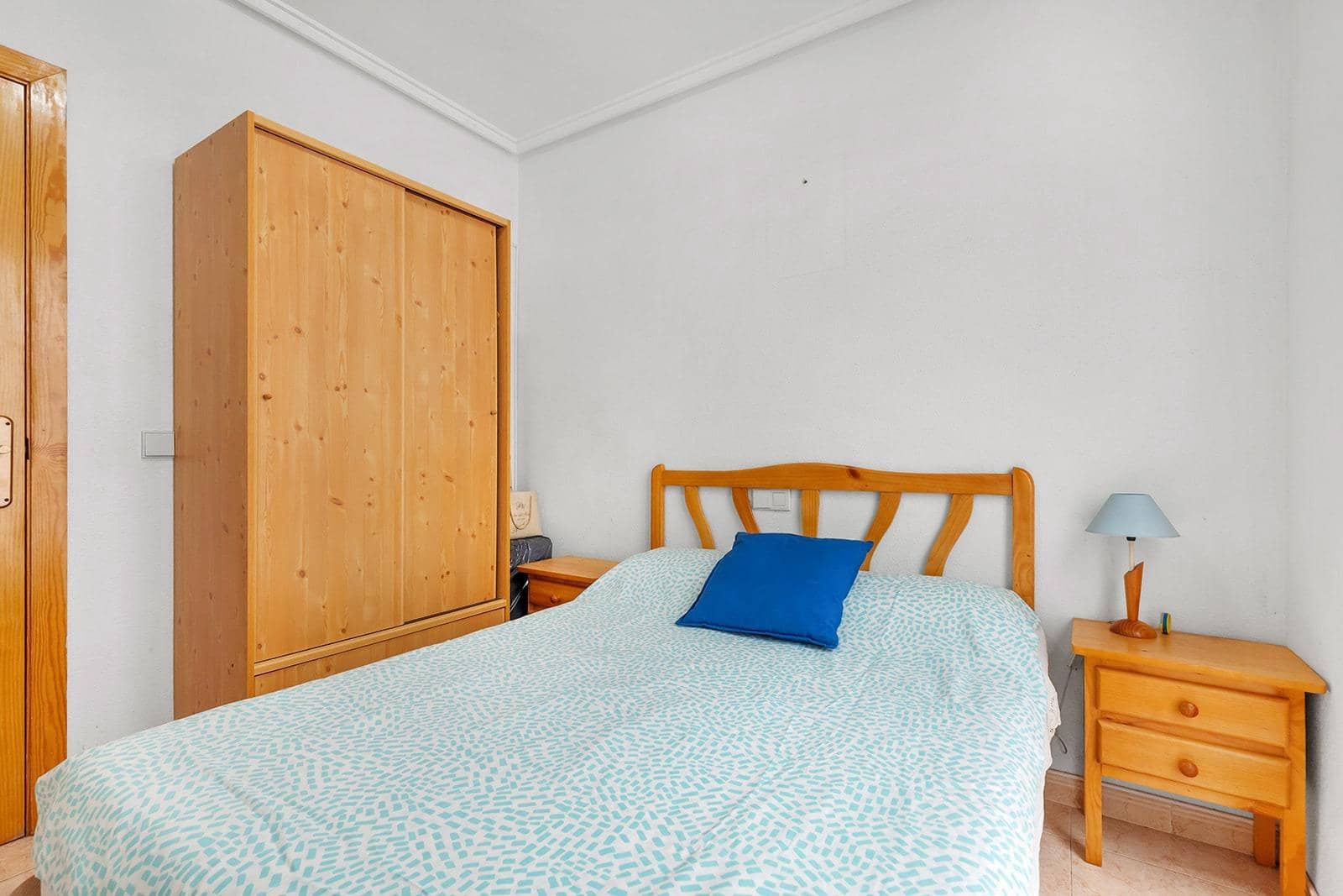 Piso de 2 habitaciones en Torrevieja en venta con piscina - 127.000 € (Ref: 10102620)