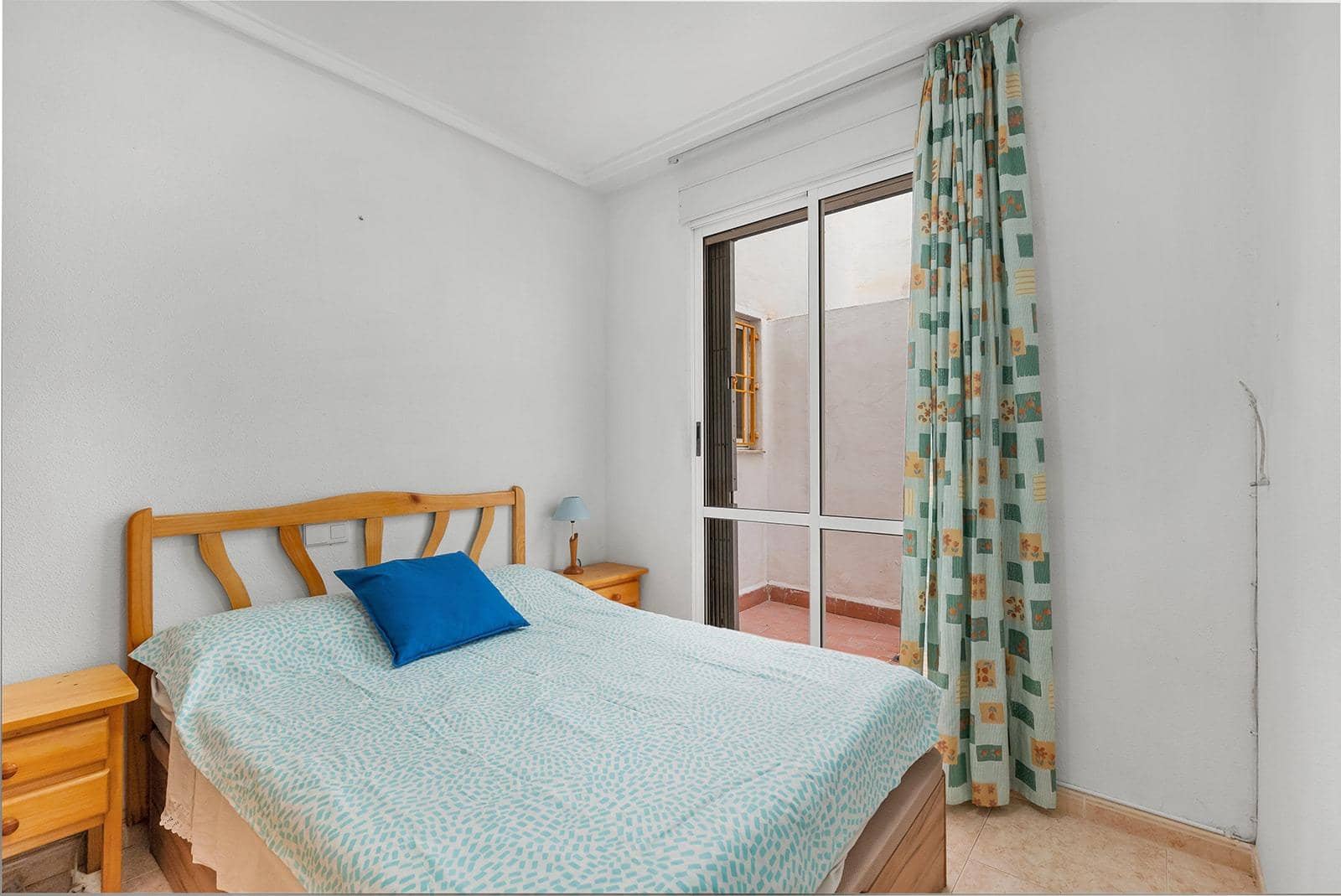 Piso de 2 habitaciones en Torrevieja en venta con piscina - 127.000 € (Ref: 10102620)