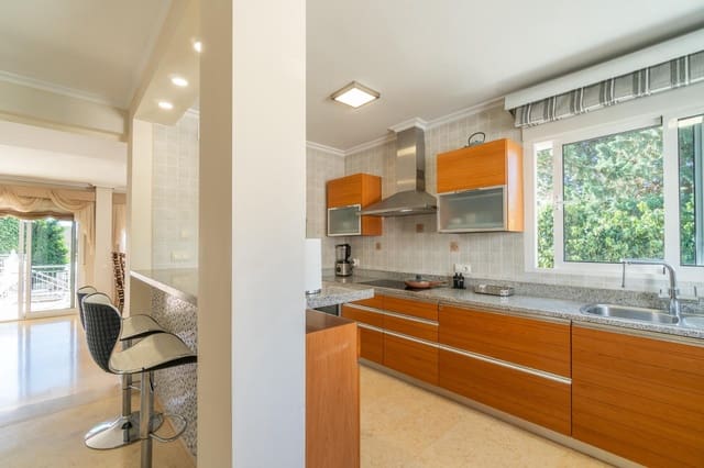 Chalet de 5 habitaciones en La Mata, Torrevieja en venta con piscina - 1.090.000 € (Ref: 10129475)