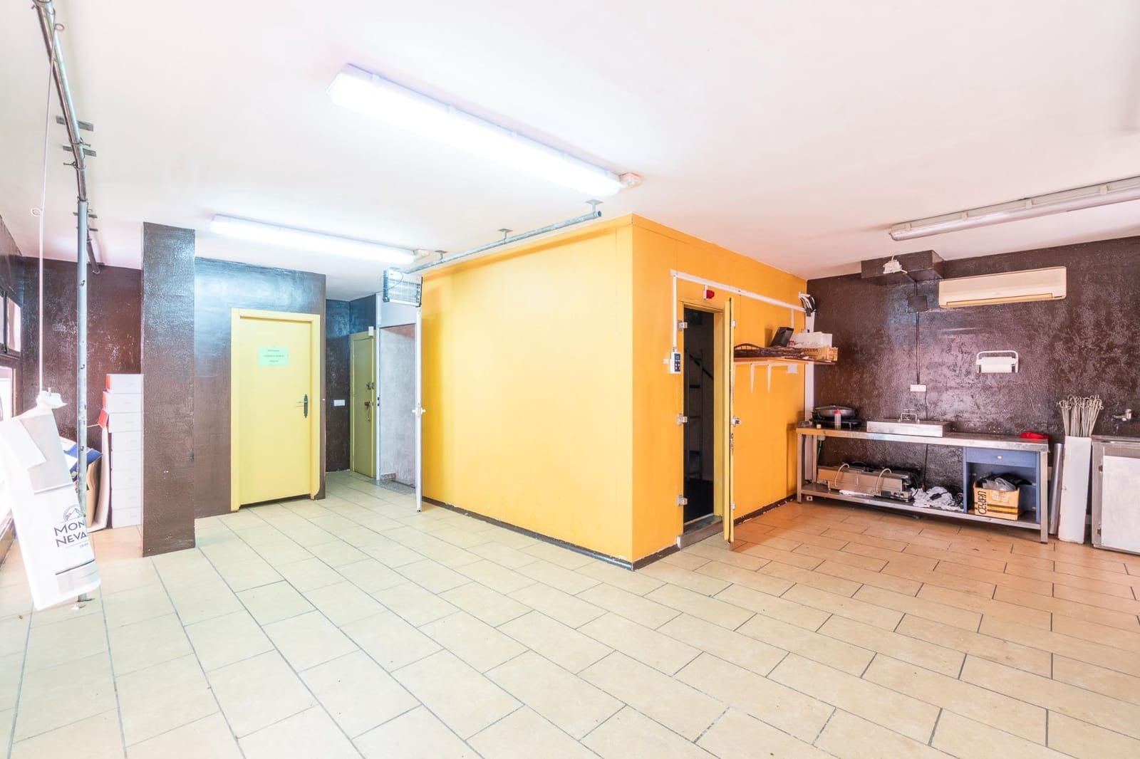 Erhverv til salg i Torrevieja - € 240.000 (Ref: 10132024)
