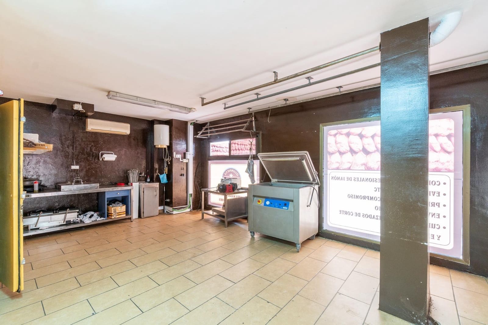 Erhverv til salg i Torrevieja - € 240.000 (Ref: 10132024)