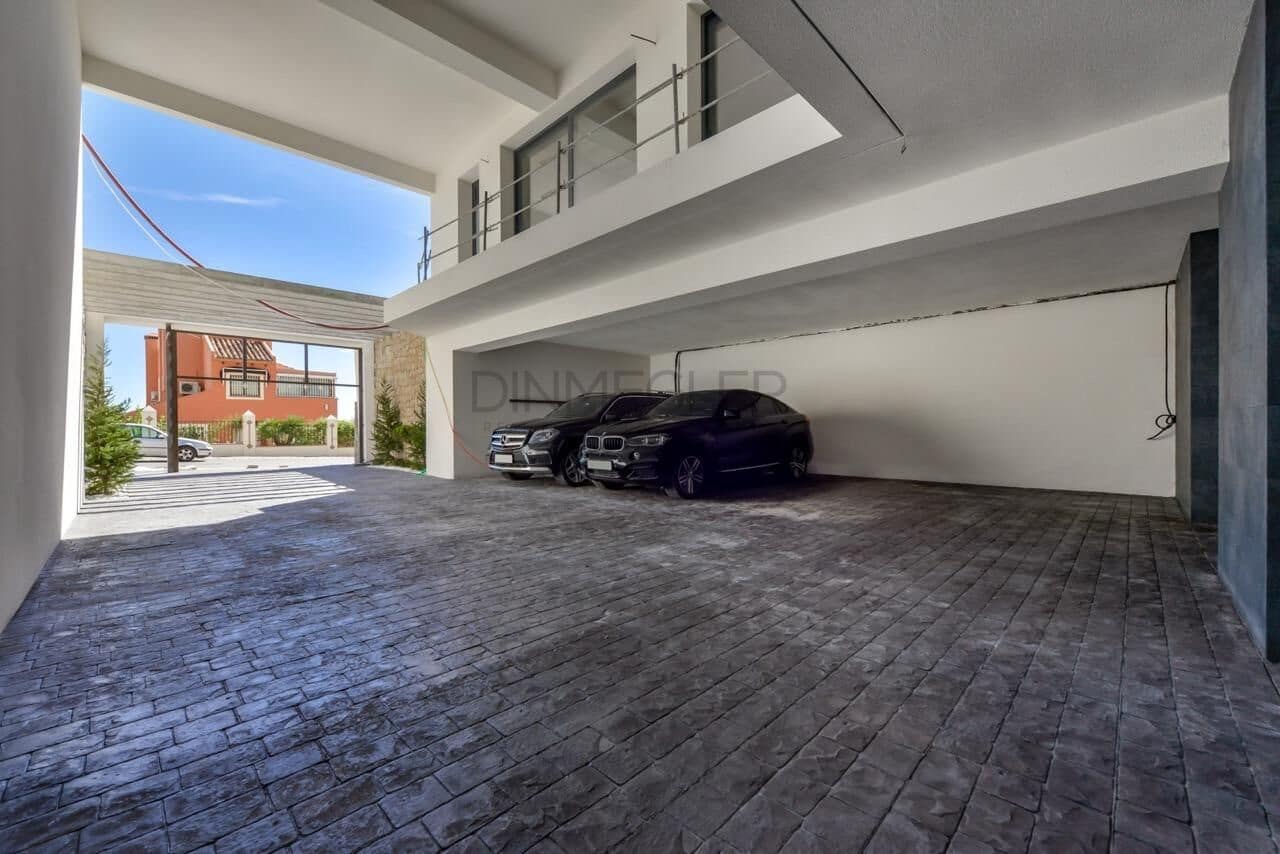 8 bedroom Villa for sale in Finestrat with garage - € 4,450,000 (Ref: 7618286)