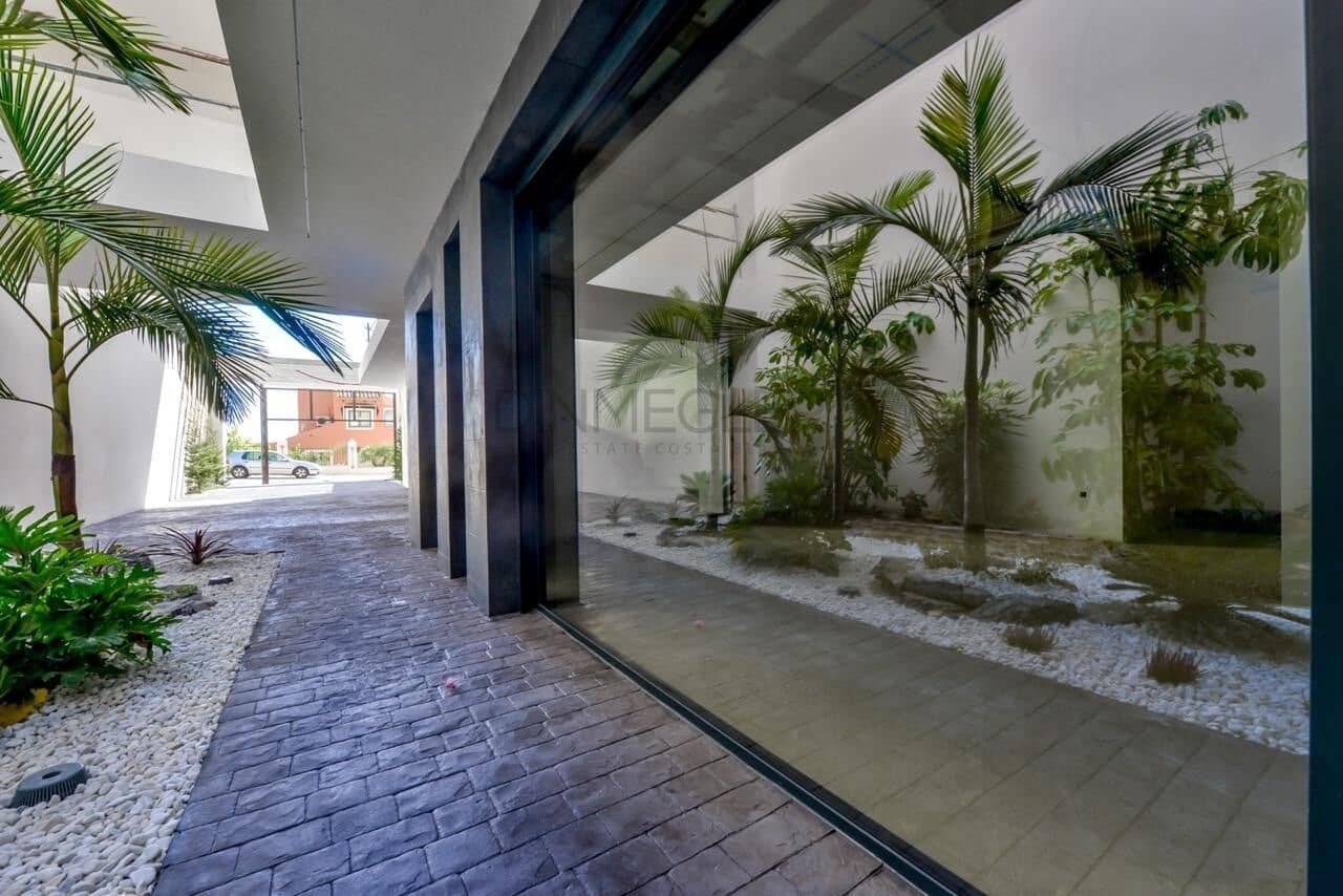 8 bedroom Villa for sale in Finestrat with garage - € 4,450,000 (Ref: 7618286)