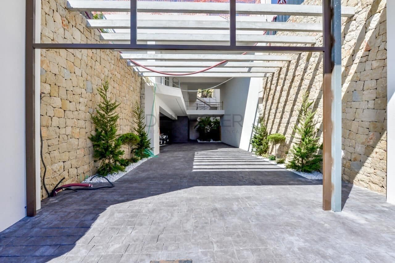 8 bedroom Villa for sale in Finestrat with garage - € 4,450,000 (Ref: 7618286)