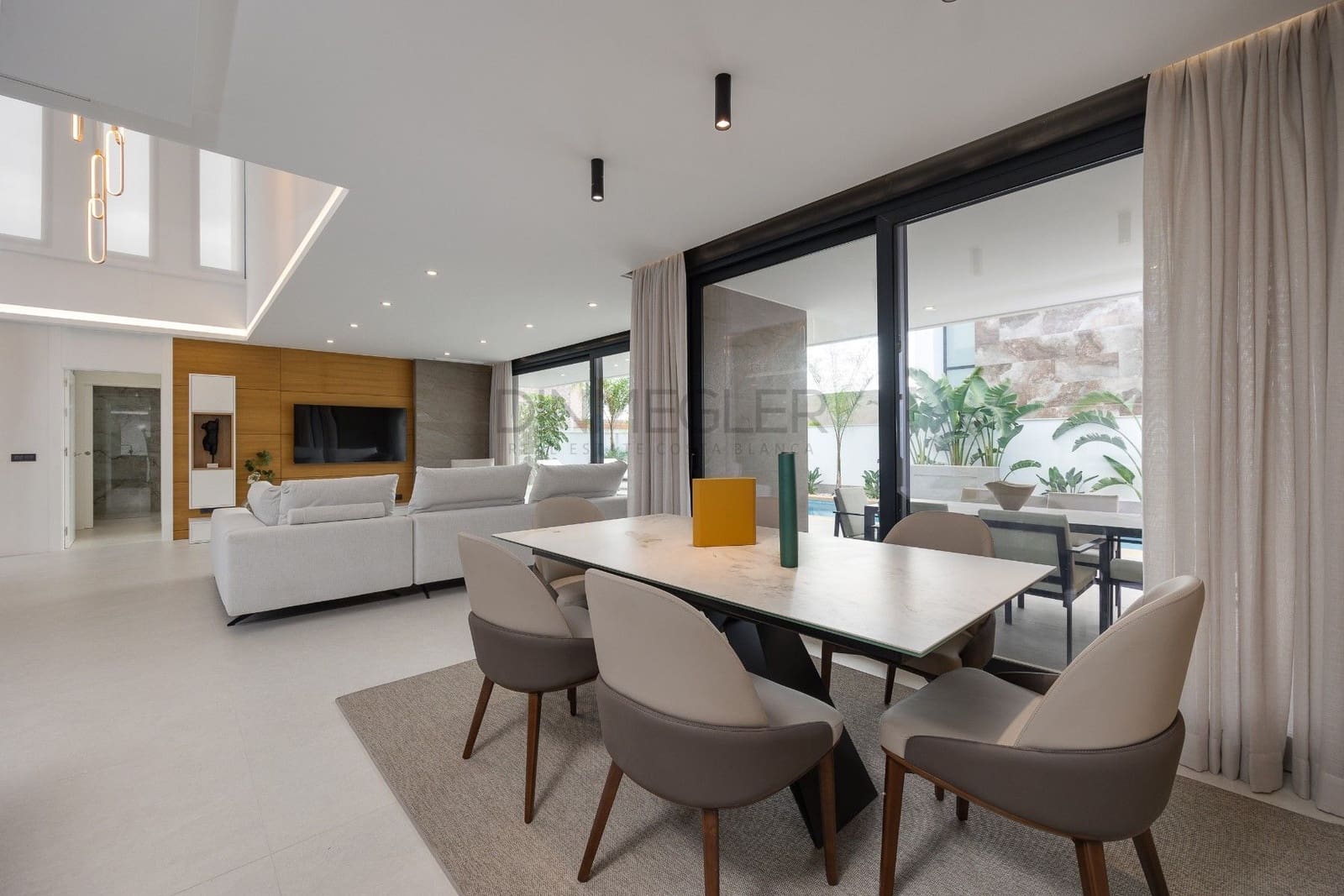 3 makuuhuone Huvila myytävänä paikassa Ciudad Quesada mukana uima-altaan - 925 000 € (Ref: 8765285)