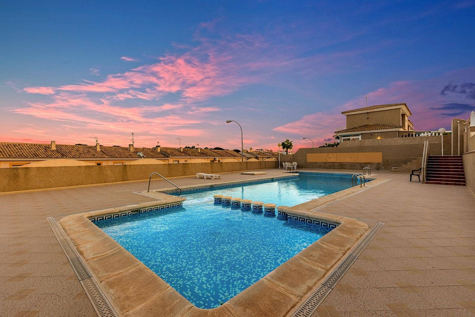 5 soveværelse Villa til salg i Torrevieja med swimmingpool - € 410.000 (Ref: 8841347)