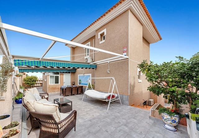5 soveværelse Villa til salg i Los Balcones - Los Altos, Torrevieja med swimmingpool - € 410.000 (Ref: 8841347)