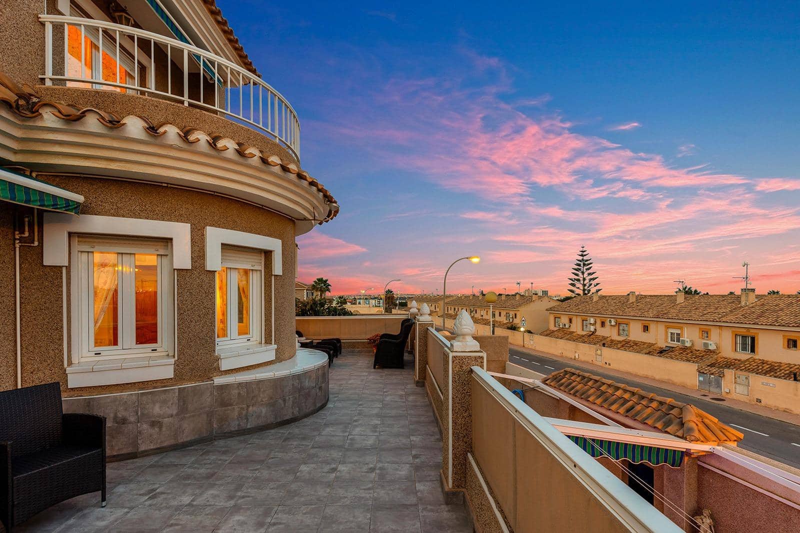 5 soveværelse Villa til salg i Torrevieja med swimmingpool - € 410.000 (Ref: 8841347)