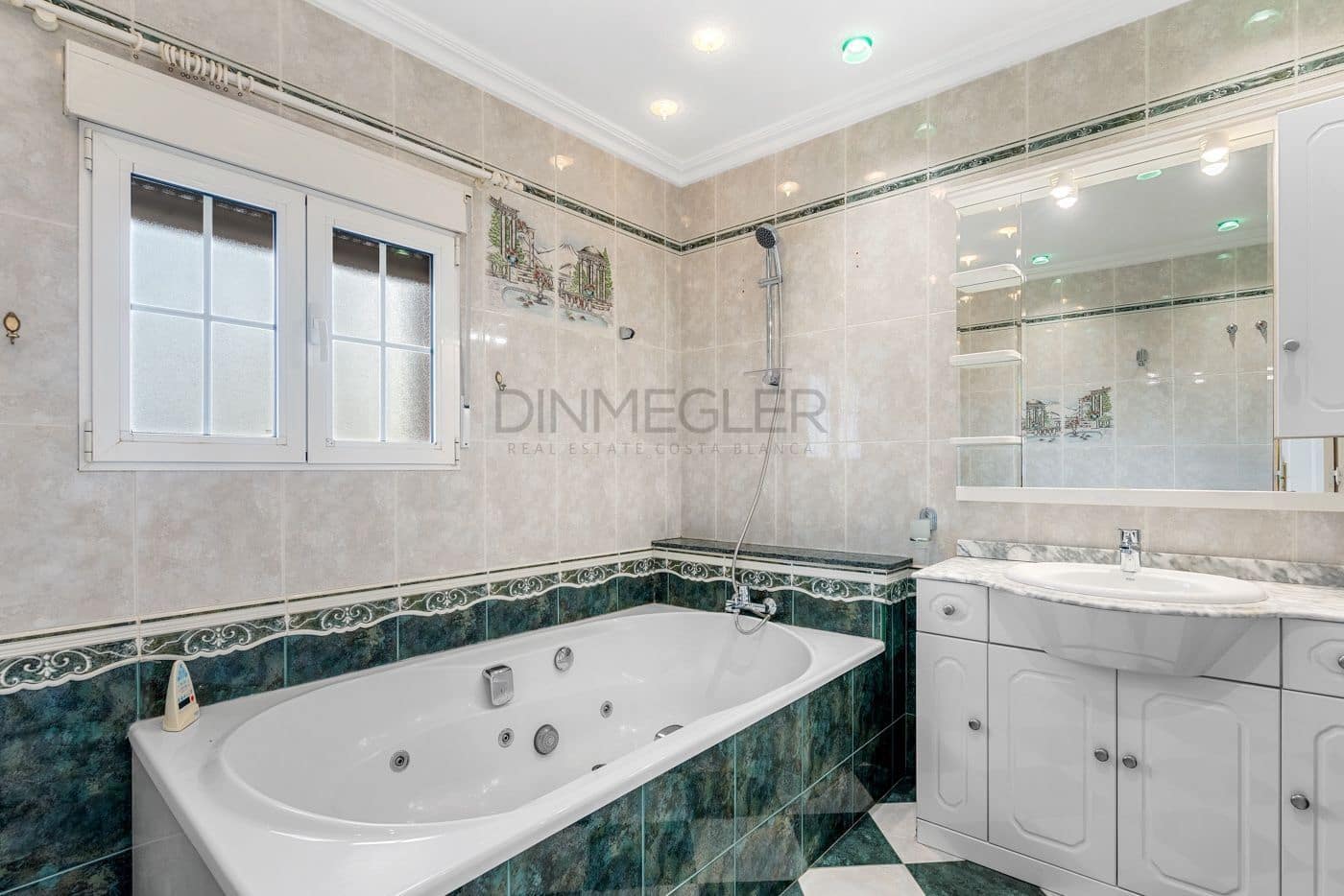 4 sovrum Villa till salu i Torrevieja med pool garage - 689 000 € (Ref: 8926609)