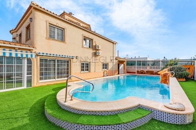4 bedroom Villa for sale in El Chaparral - La Siesta - La Torreta, Torrevieja with pool garage - € 689,000 (Ref: 8926609)