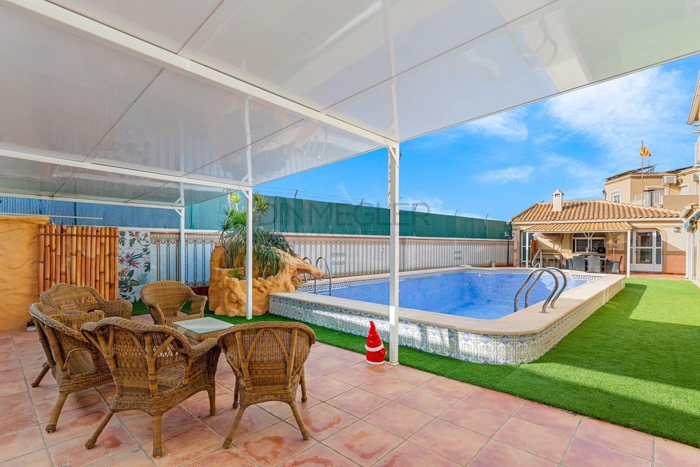 4 sovrum Villa till salu i Torrevieja med pool garage - 689 000 € (Ref: 8926609)