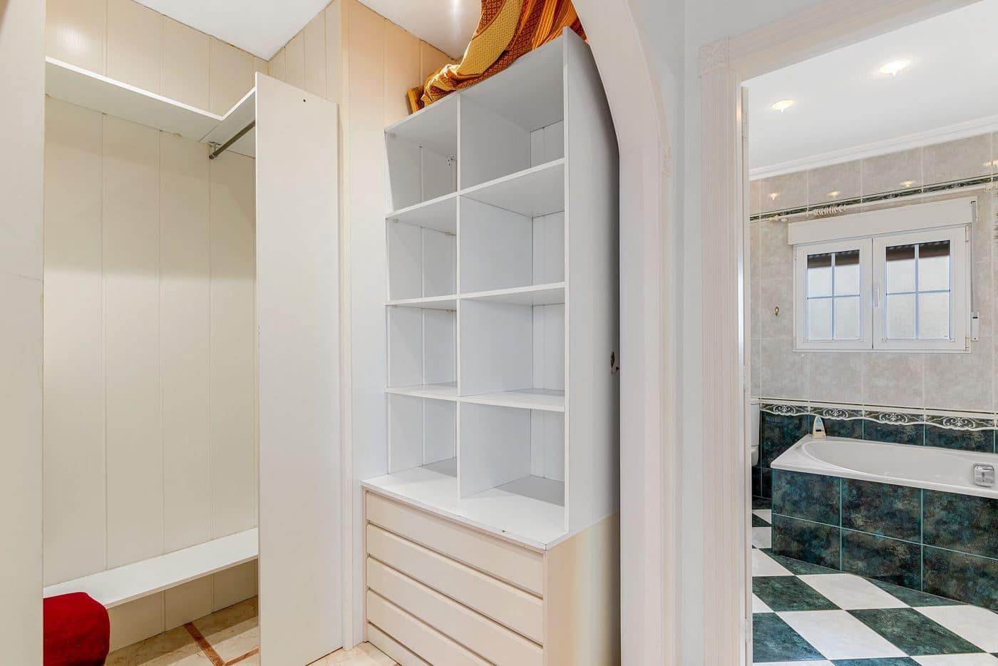 4 soveværelse Villa til salg i Torrevieja med swimmingpool garage - € 689.000 (Ref: 8926609)