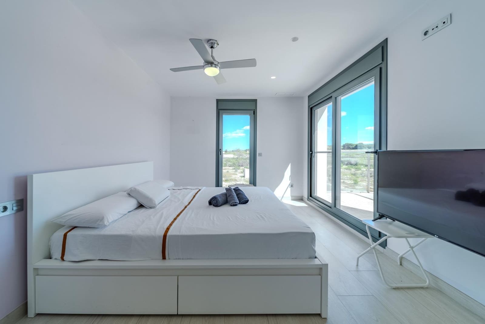 5 soverom Villa til salgs i La Marina med svømmebasseng garasje - € 990 000 (Ref: 8950653)