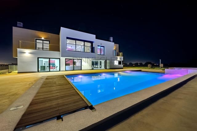 5 makuuhuone Huvila myytävänä paikassa La Marina, Elche / Elx mukana uima-altaan 
autotalli - 990 000 € (Ref: 8950654)