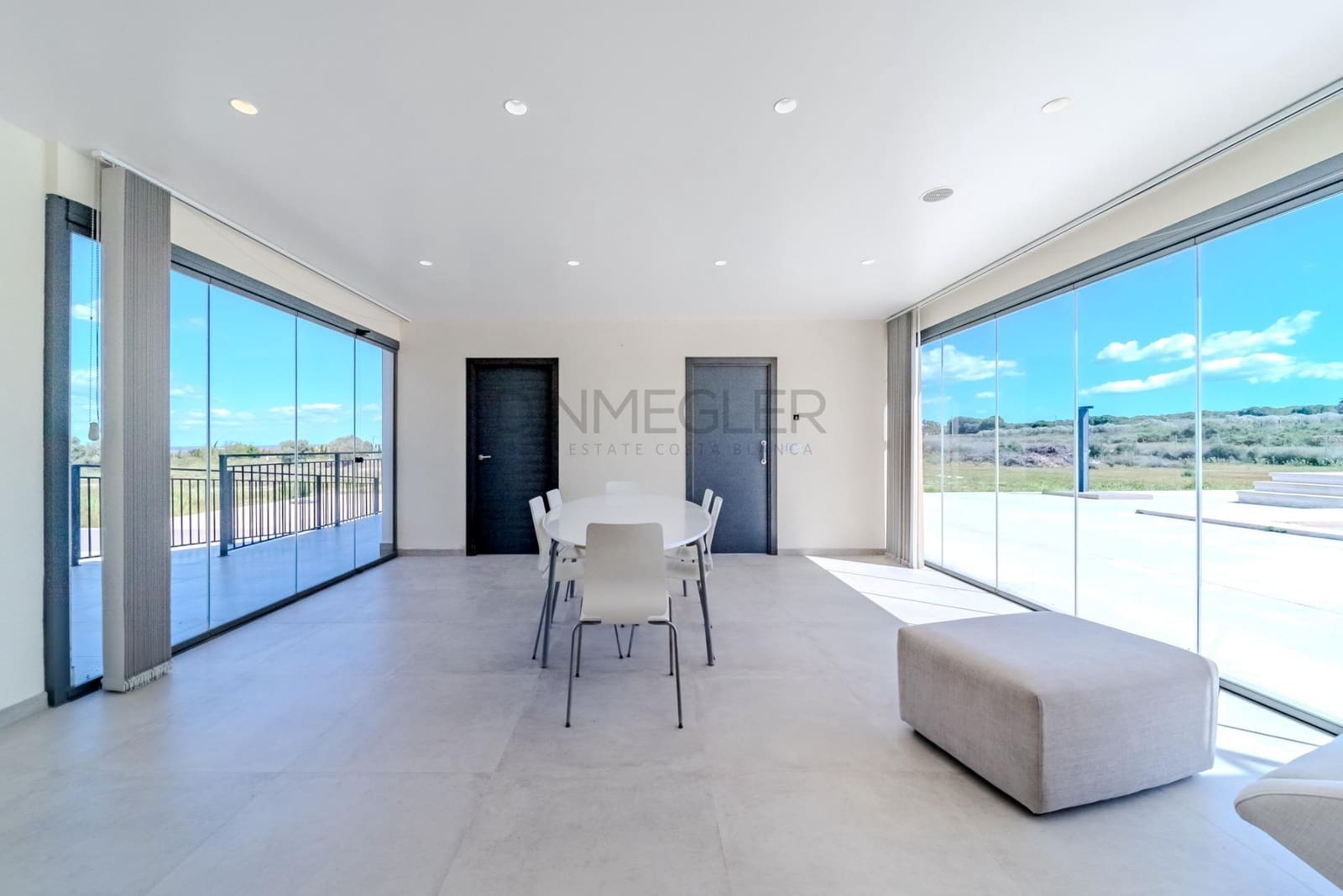 5 bedroom Villa for sale in La Marina with pool garage - € 990,000 (Ref: 8950654)
