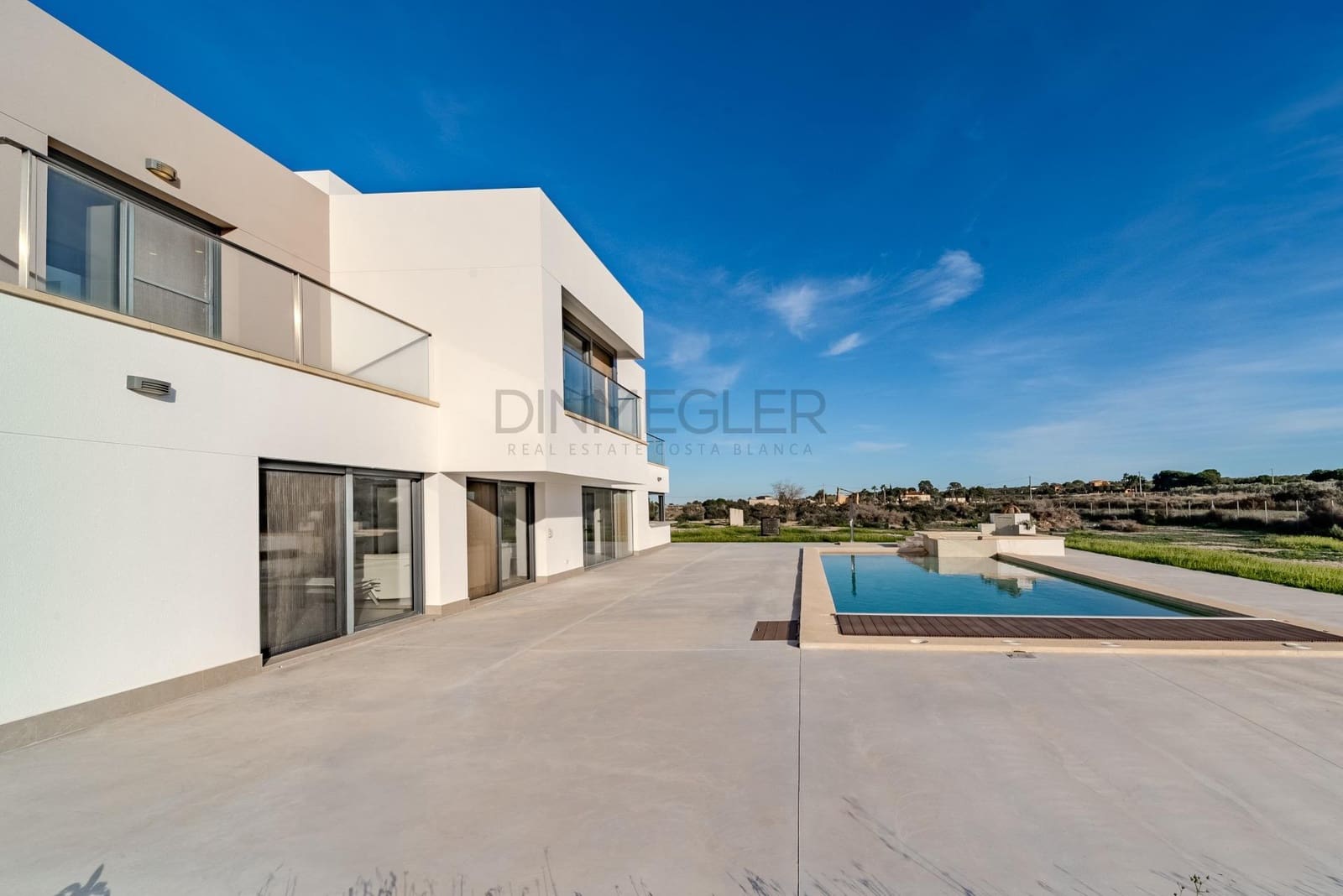 5 bedroom Villa for sale in La Marina with pool garage - € 990,000 (Ref: 8950654)