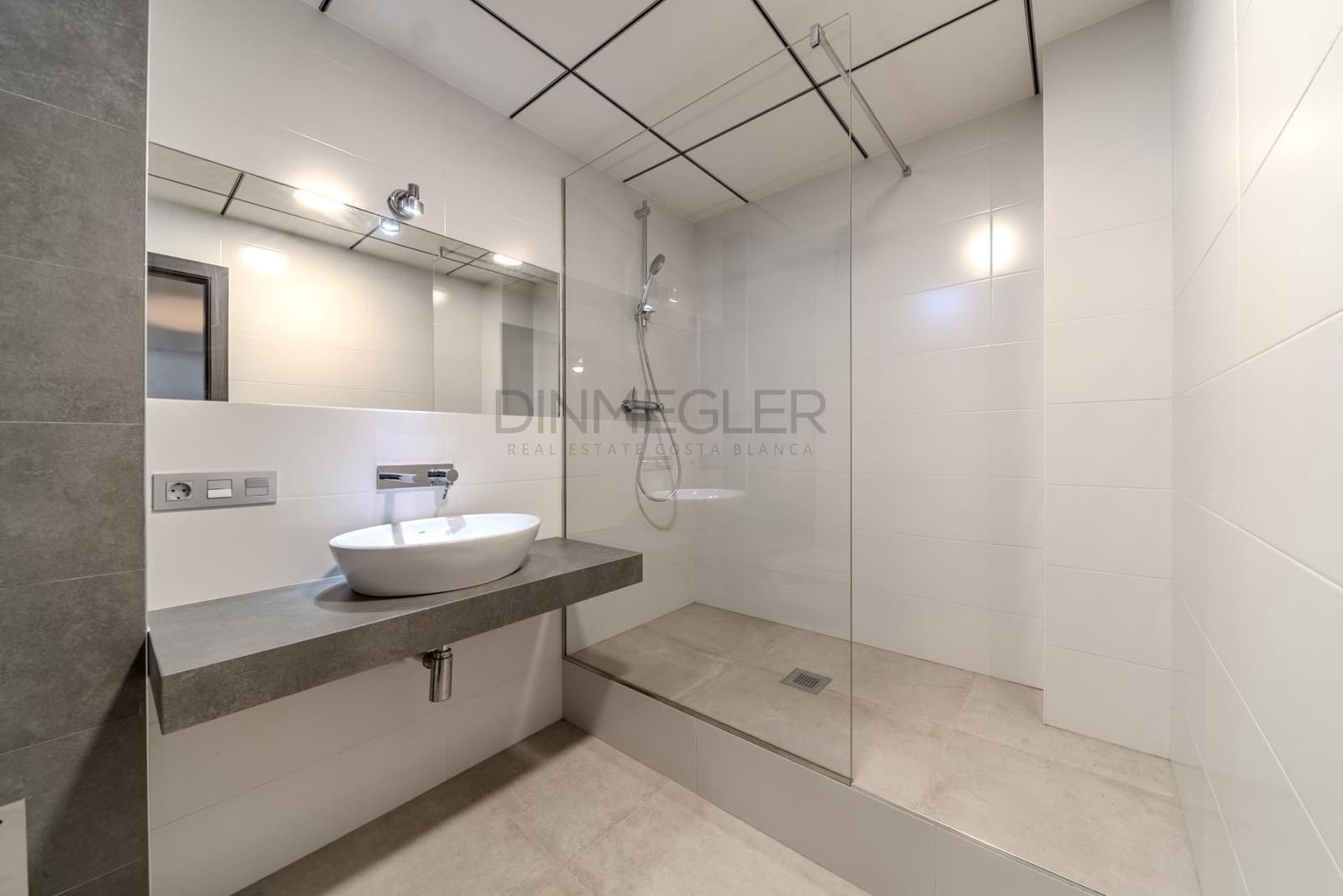 5 bedroom Villa for sale in La Marina with pool garage - € 990,000 (Ref: 8950654)