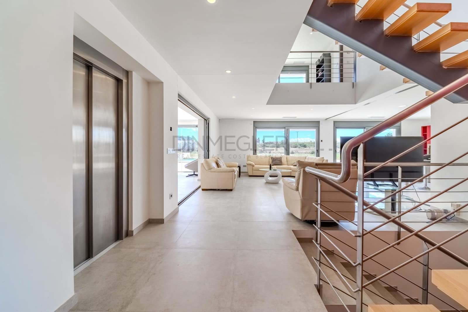 5 bedroom Villa for sale in La Marina with pool garage - € 990,000 (Ref: 8950654)