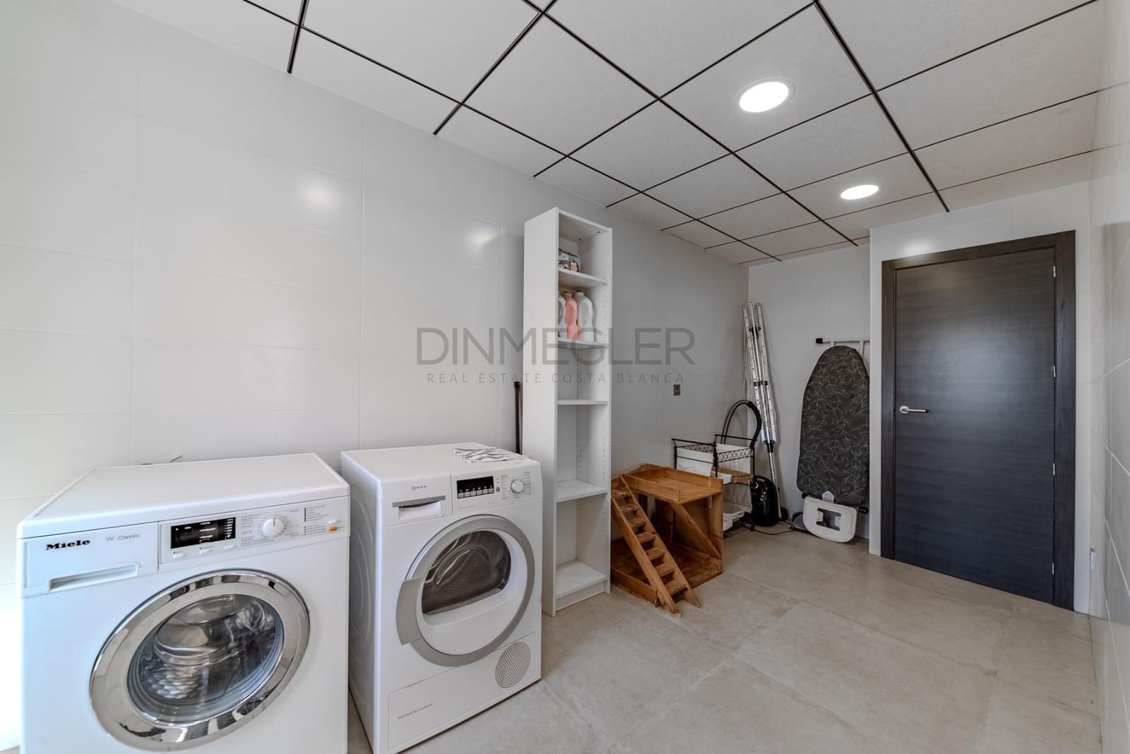 5 bedroom Villa for sale in La Marina with pool garage - € 990,000 (Ref: 8950654)