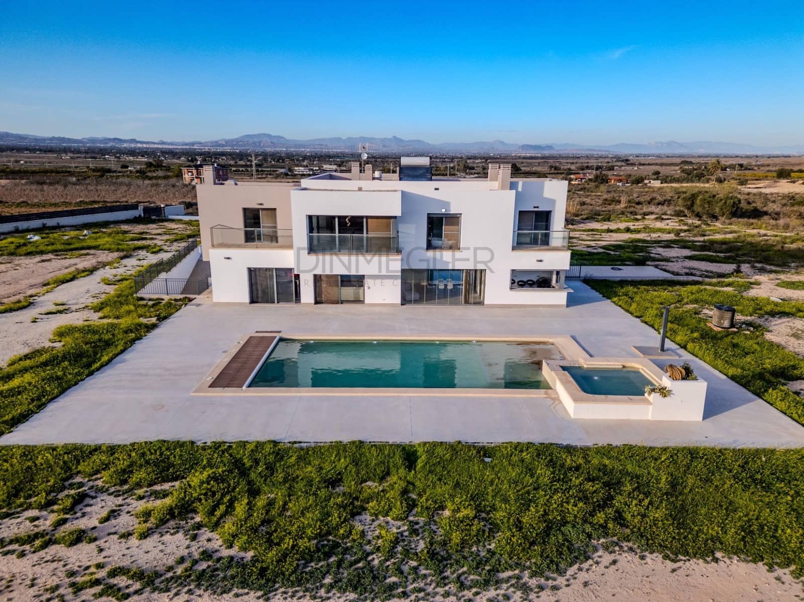 5 bedroom Villa for sale in La Marina with pool garage - € 990,000 (Ref: 8950654)