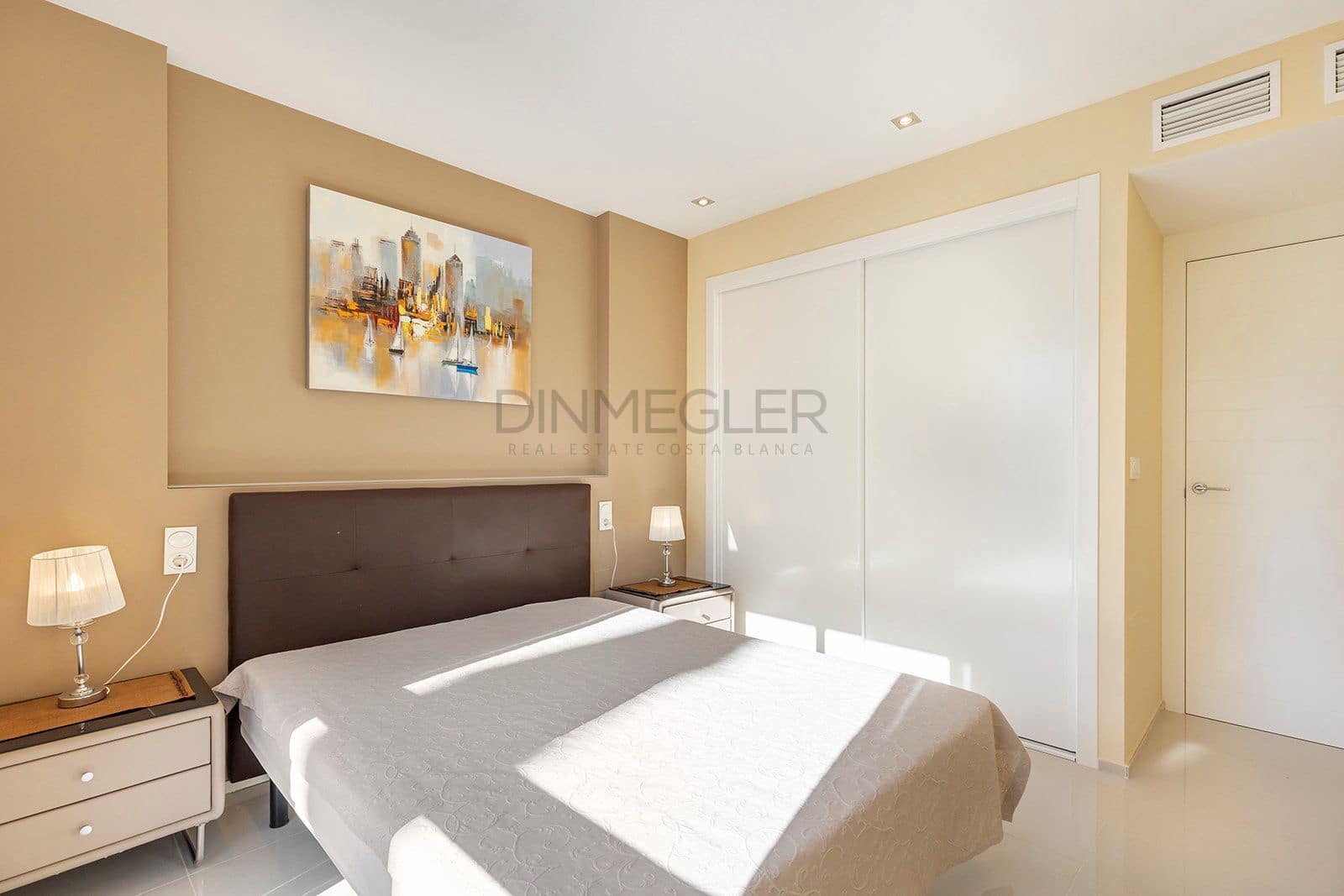 5 bedroom Villa for sale in La Zenia with pool - € 895,000 (Ref: 9007602)