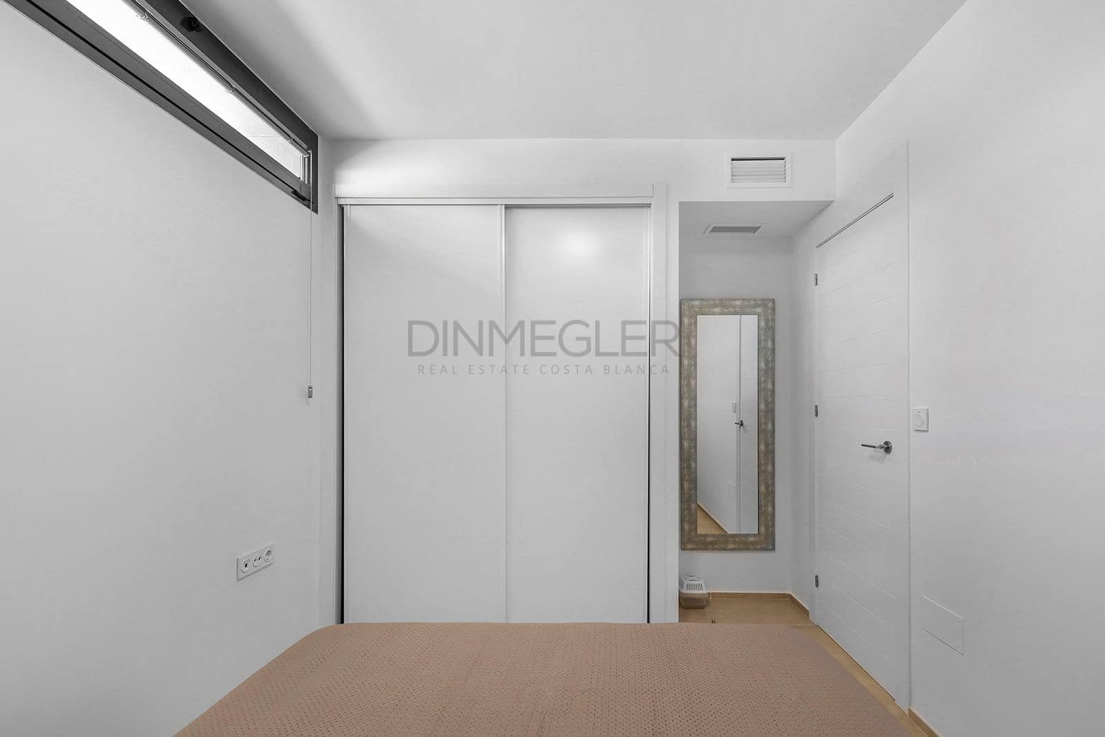 5 bedroom Villa for sale in La Zenia with pool - € 895,000 (Ref: 9007602)