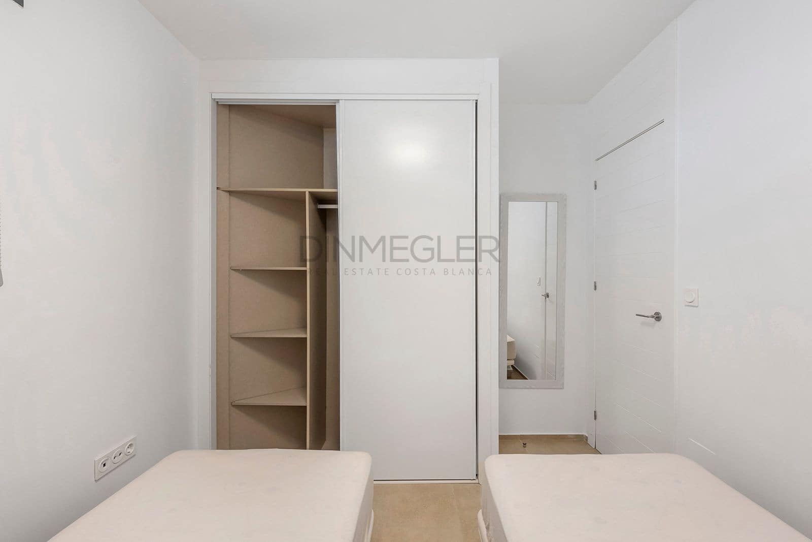 5 bedroom Villa for sale in La Zenia with pool - € 895,000 (Ref: 9007602)