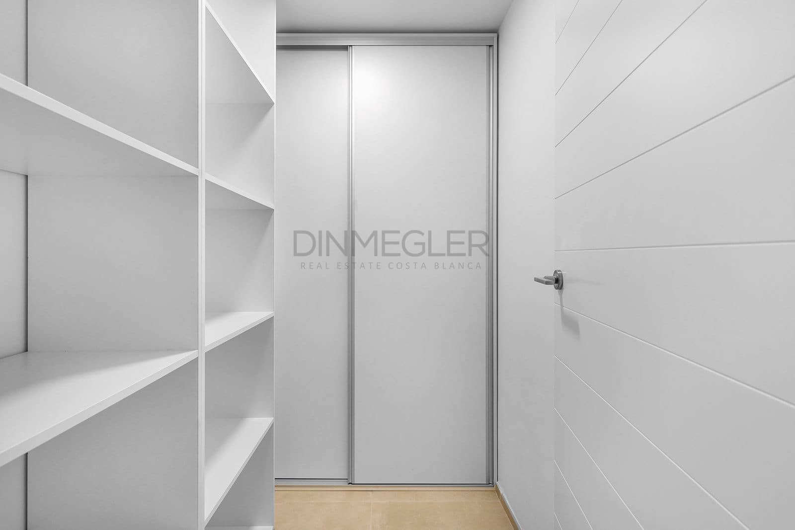 5 bedroom Villa for sale in La Zenia with pool - € 895,000 (Ref: 9007602)