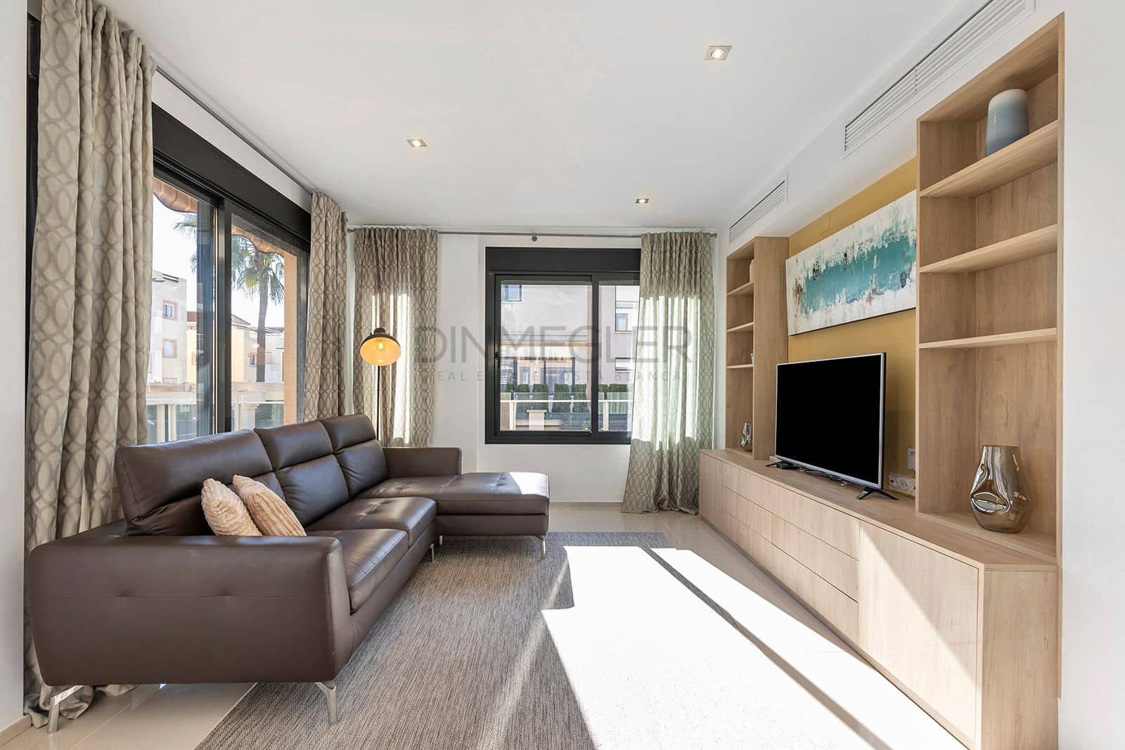 5 bedroom Villa for sale in La Zenia with pool - € 895,000 (Ref: 9007602)