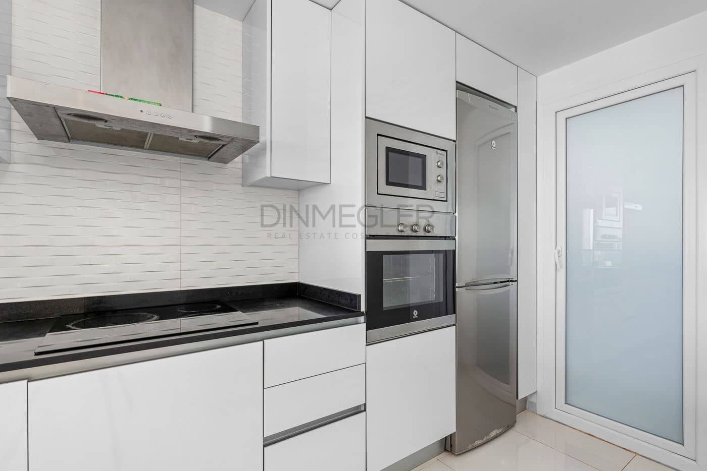 2 soveværelse Lejlighed til salg i Punta Prima med swimmingpool - € 420.000 (Ref: 9282125)