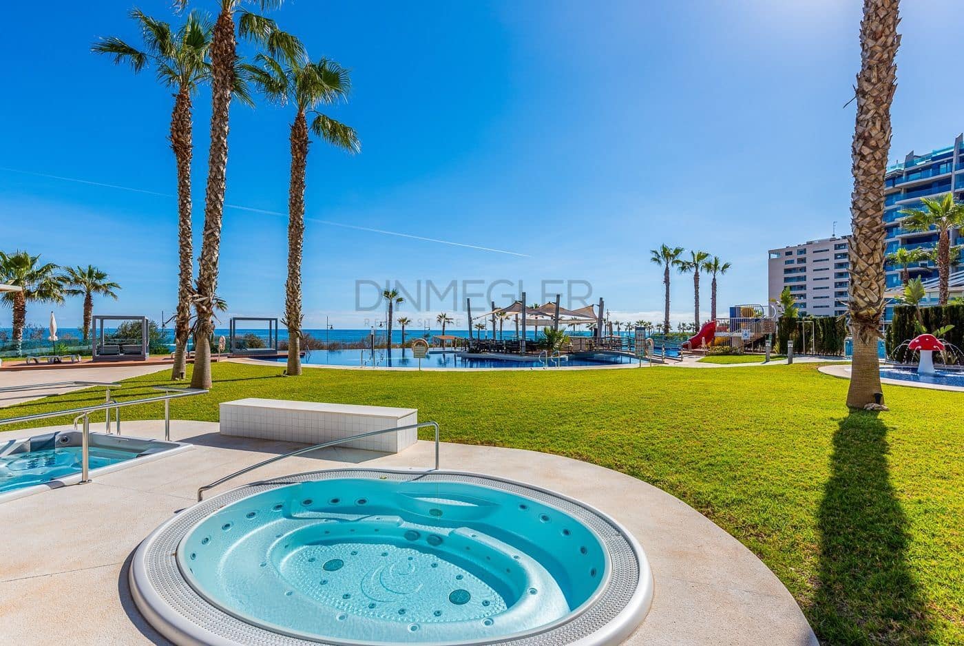 2 soveværelse Lejlighed til salg i Punta Prima med swimmingpool - € 420.000 (Ref: 9282125)