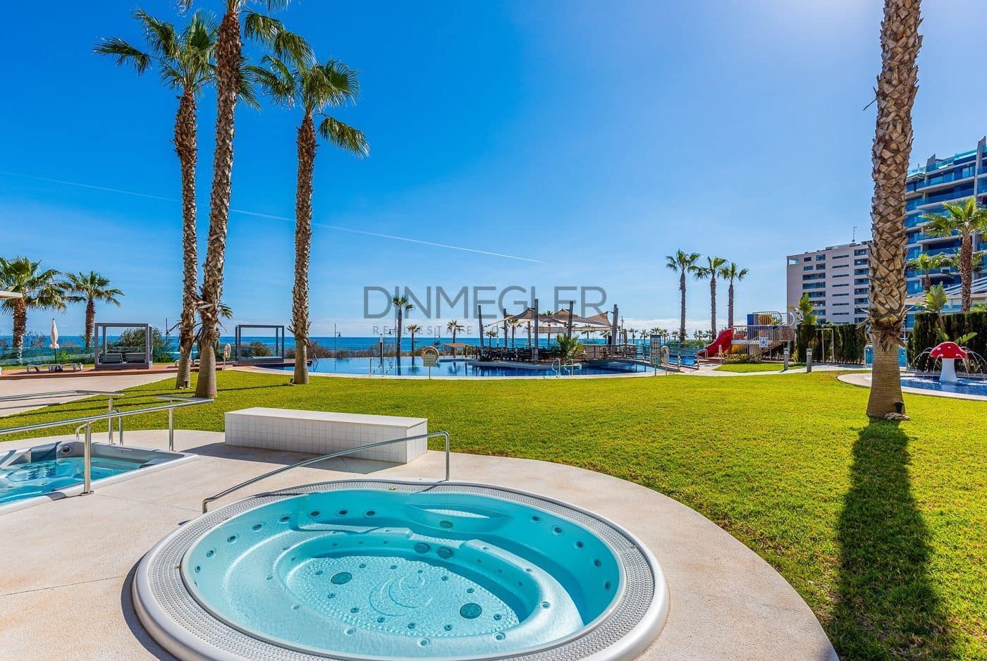 2 soverom Leilighet til salgs i Punta Prima med svømmebasseng - € 420 000 (Ref: 9282125)