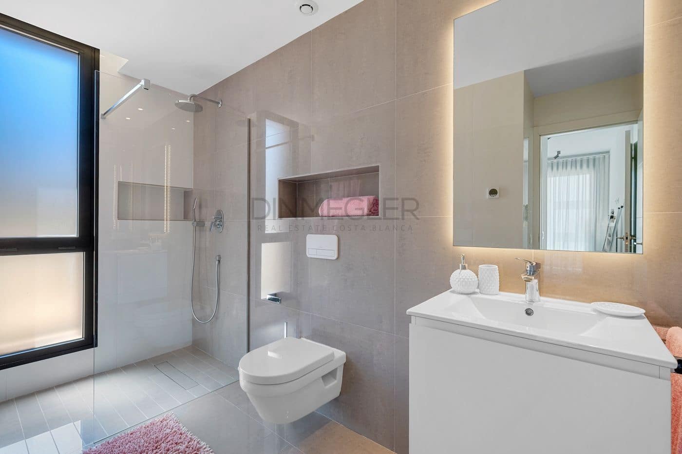 4 sypialnia Willa na sprzedaż w Guardamar del Segura z basenem - 1 390 000 € (Ref: 9326402)