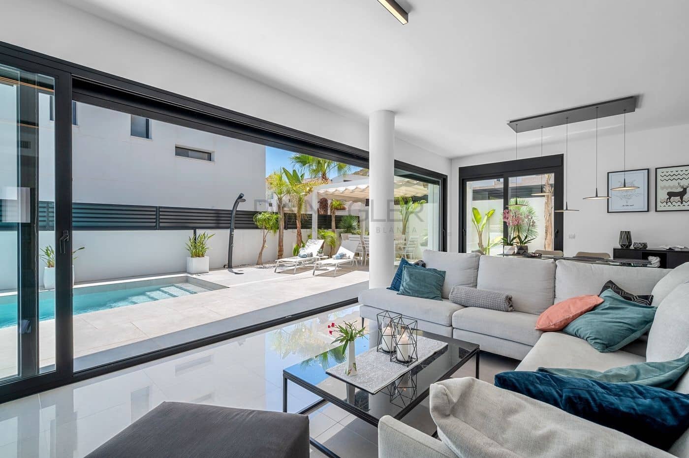 4 soverom Villa til salgs i Guardamar del Segura med svømmebasseng - € 1 390 000 (Ref: 9326402)