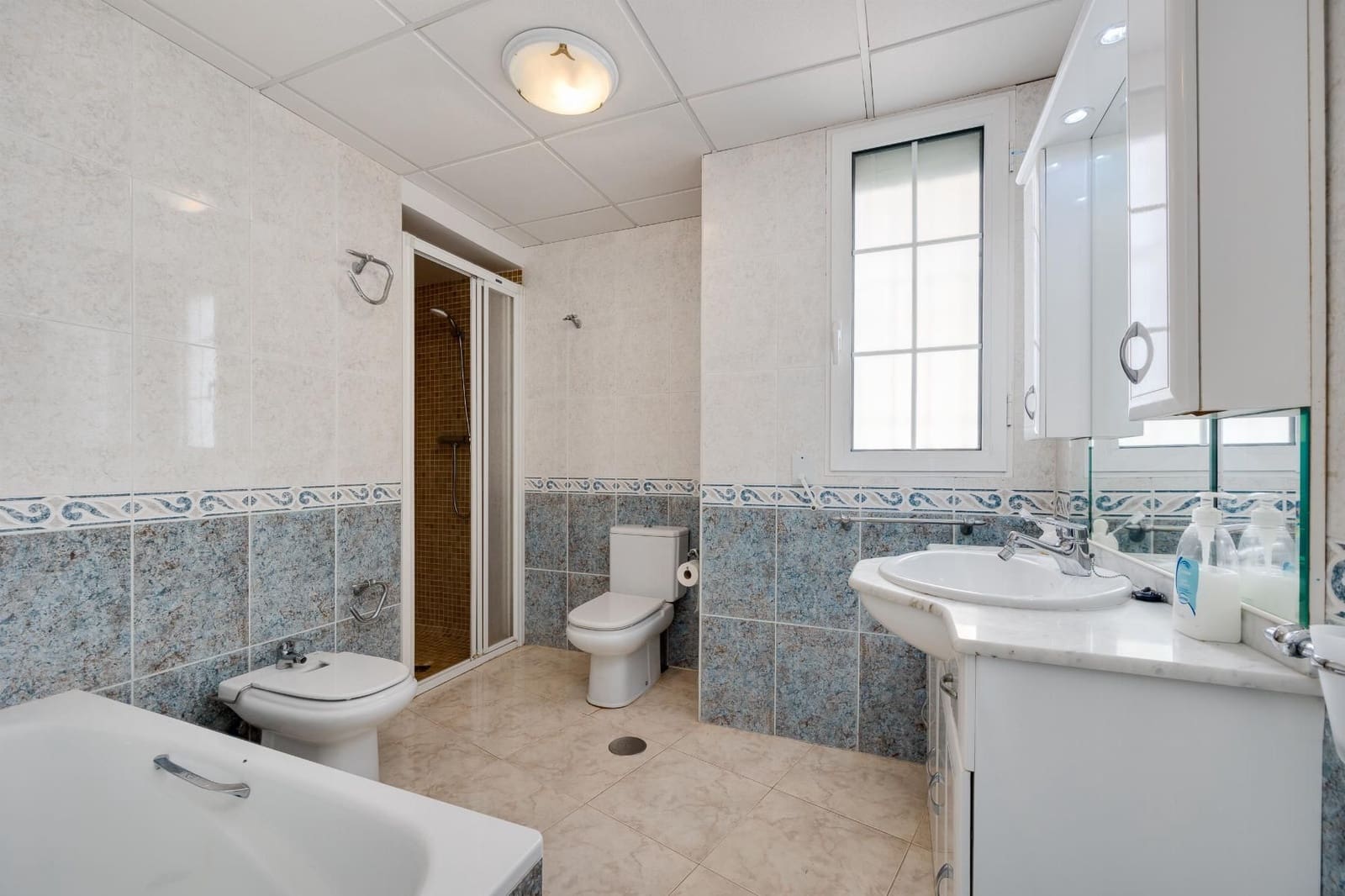 4 quarto Apartamento para venda em Torrevieja com garagem - 389 500 € (Ref: 9349486)